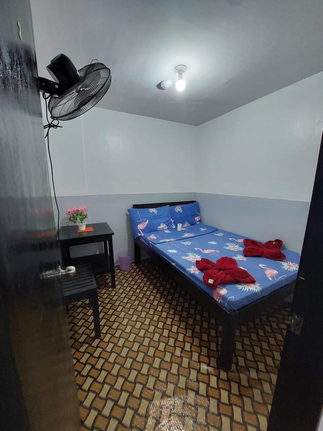 Budget Double Room - Photo 3
