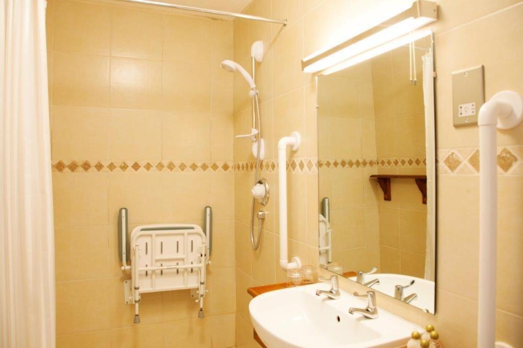 Double Room - Disability Access - Photo 2