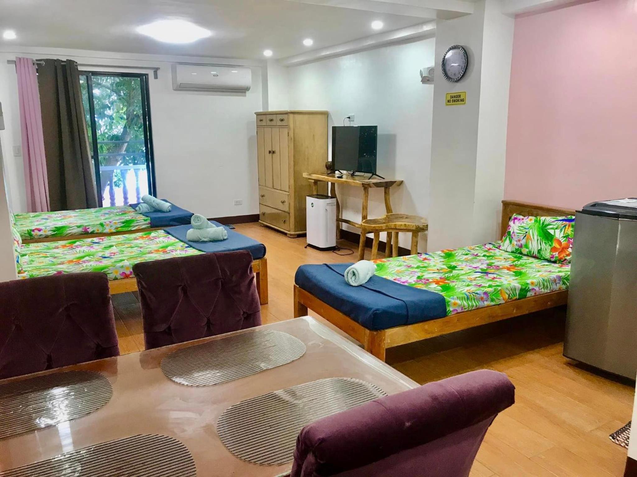 Family Room with Balcony photo 3
