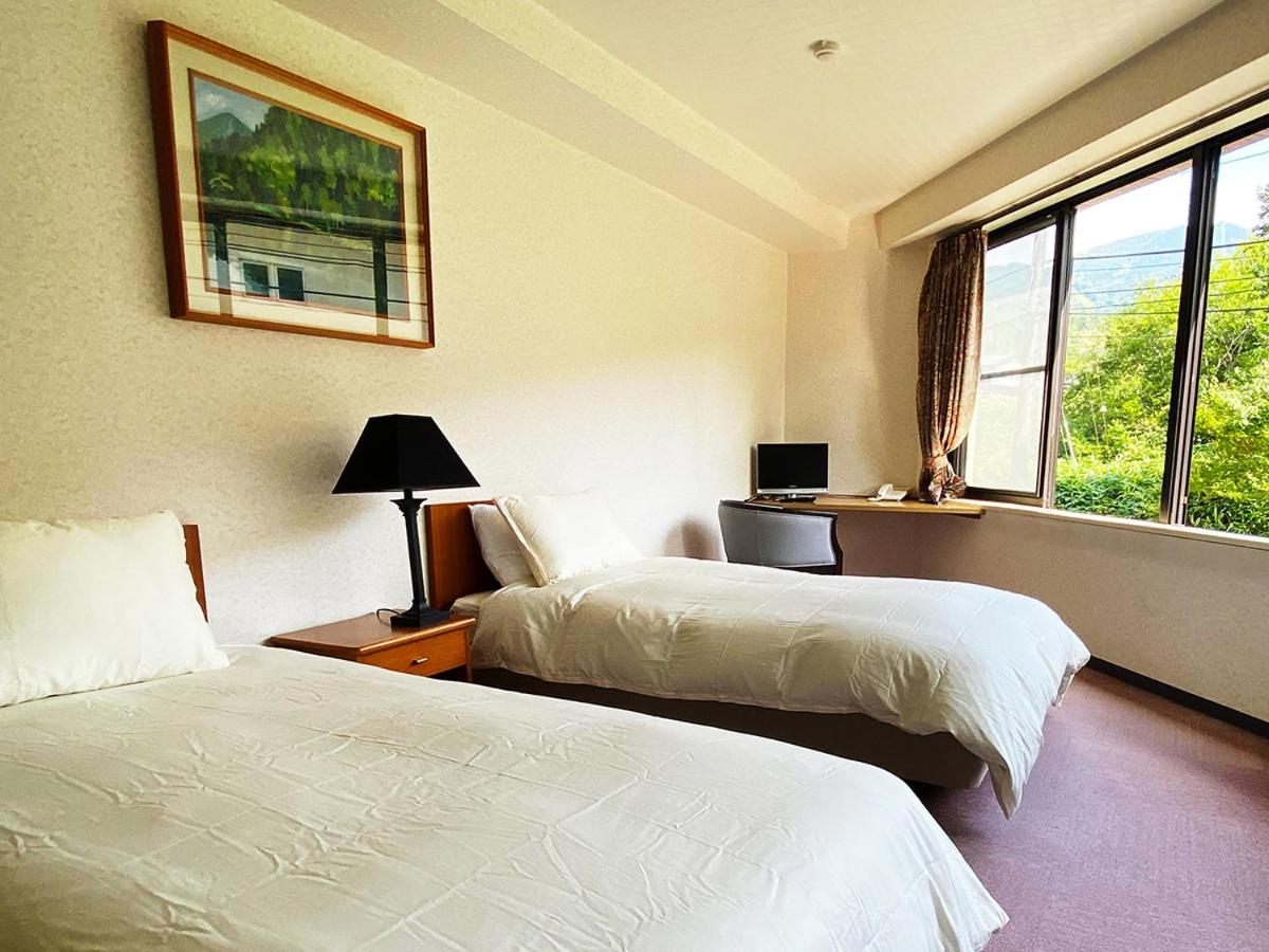 Twin Room - Photo 2