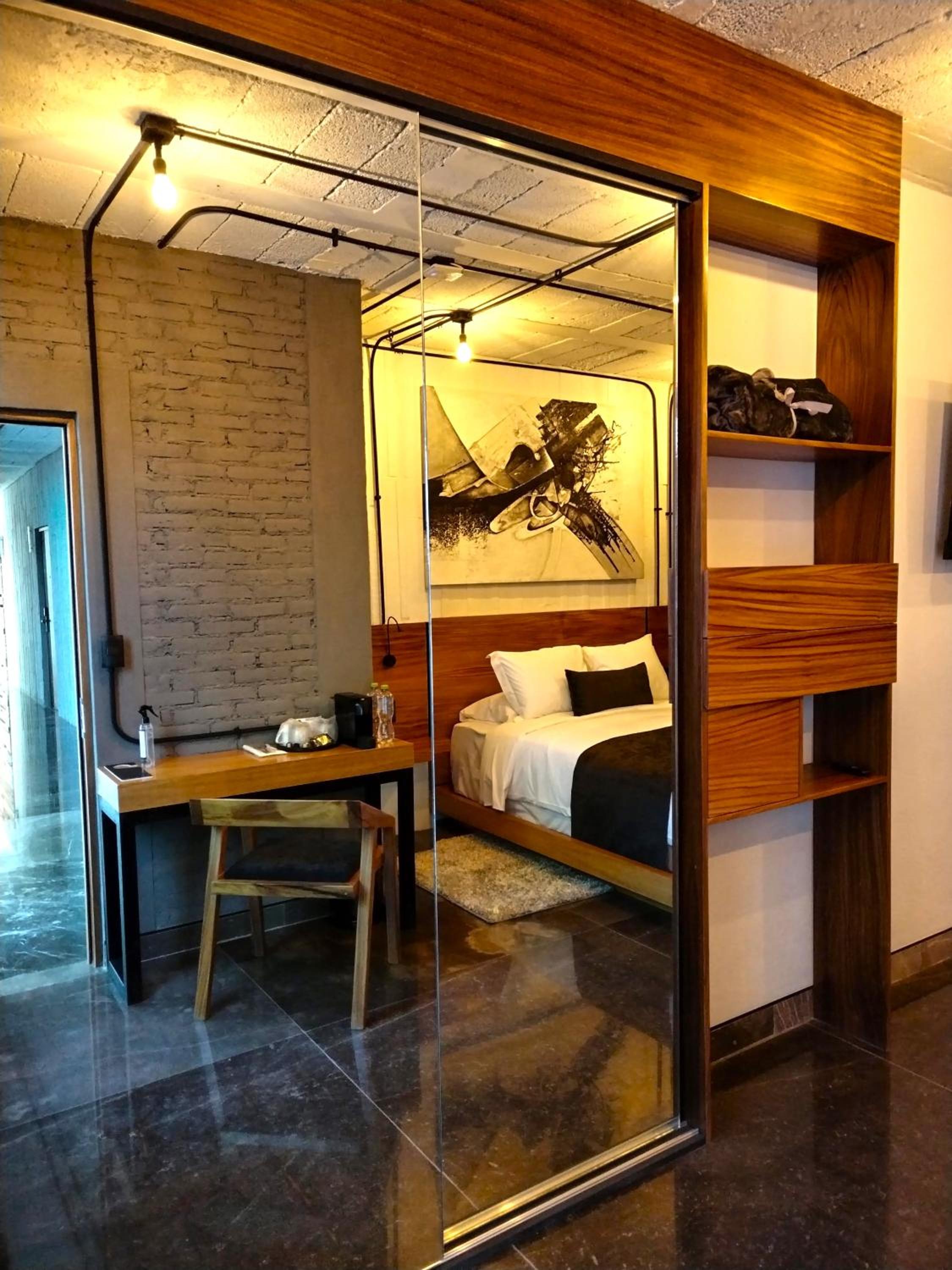 Standard Queen Room - Photo 6