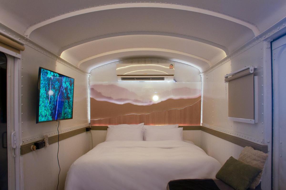 Deluxe King Suite - Photo 30