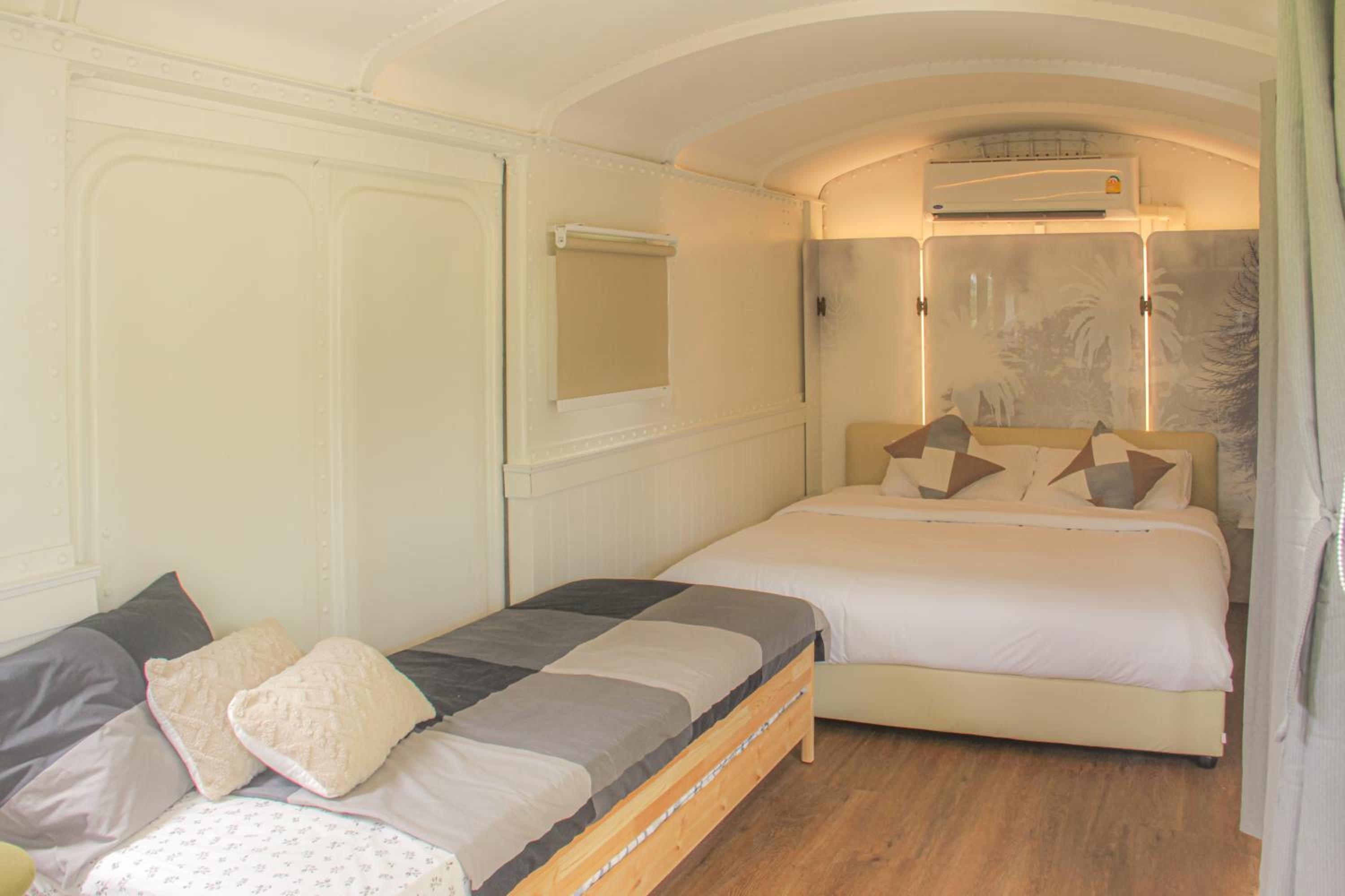 Suite with Mountain View - Photo 9