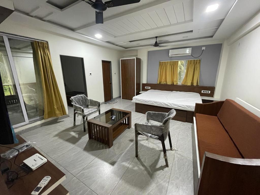 Executive Suite - Photo 1