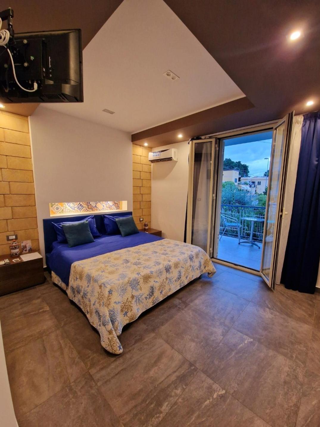 King Room with Balcony photo 3