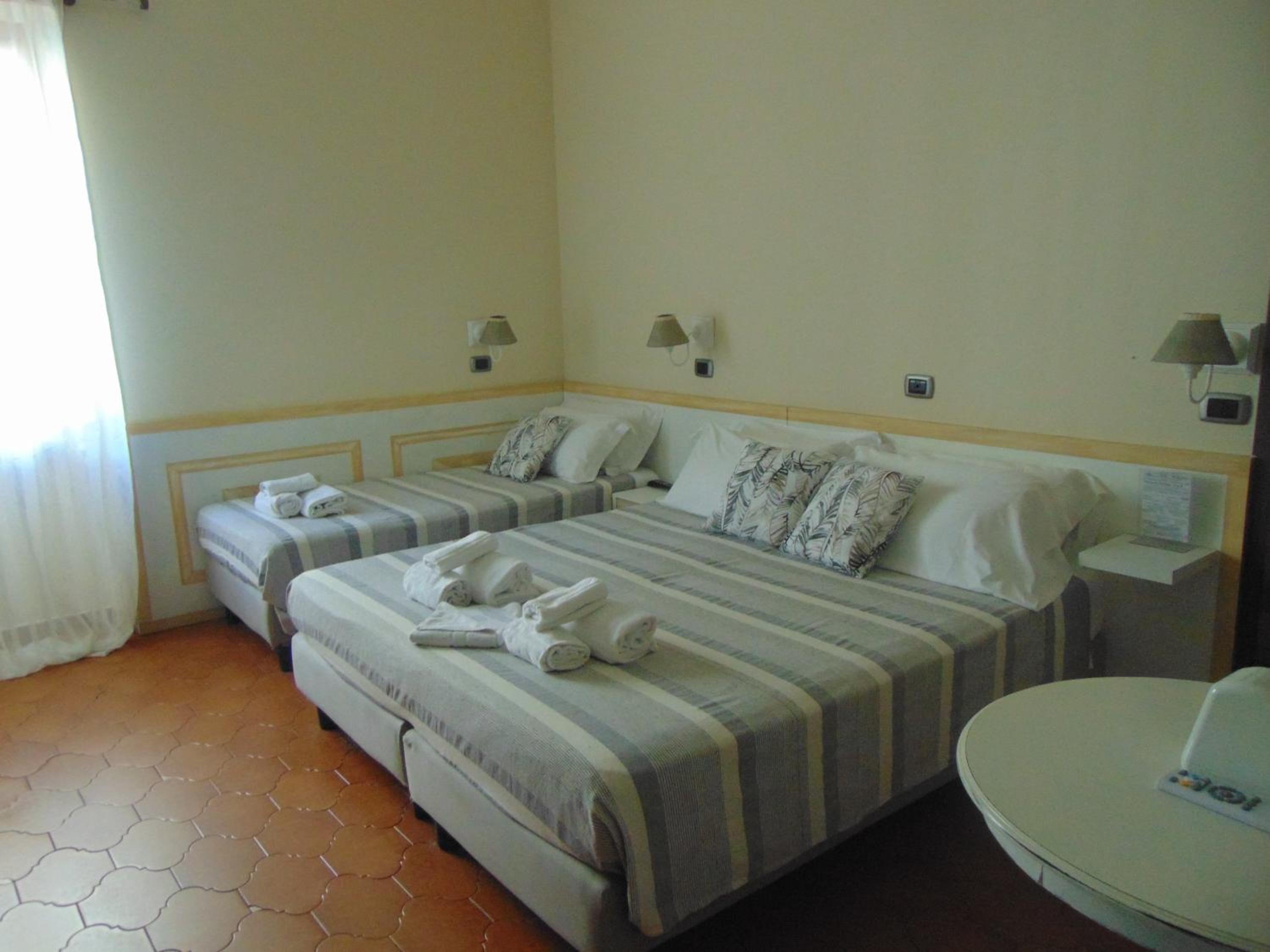 Superior Triple Room photo 2