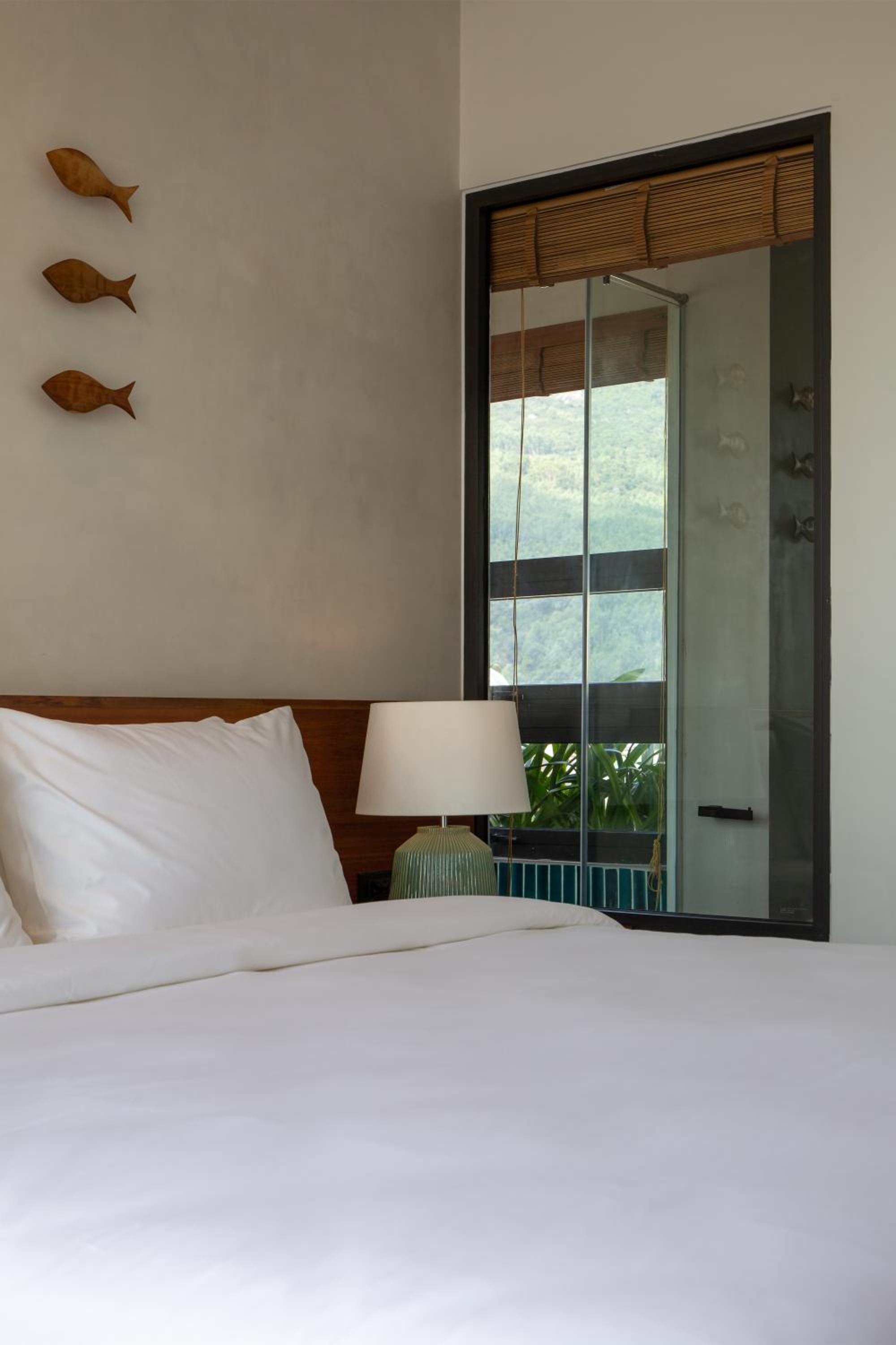 Queen Suite with Spa Bath photo 2
