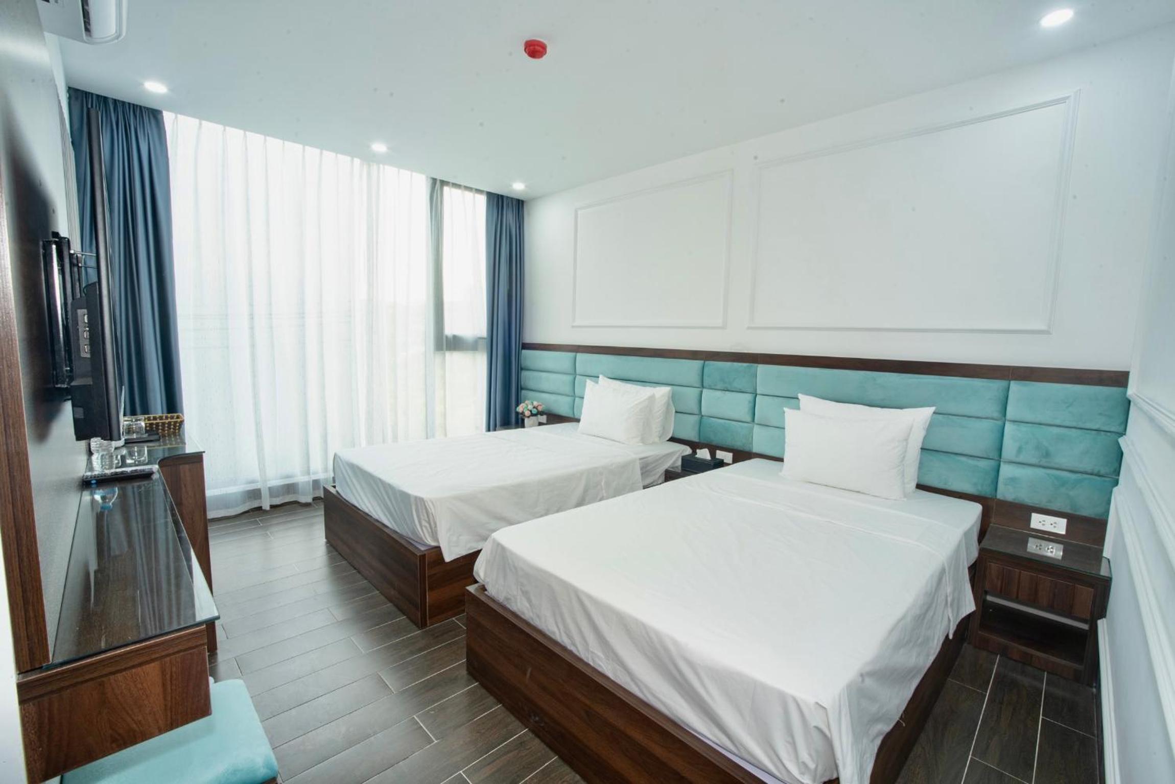 Twin Room With View