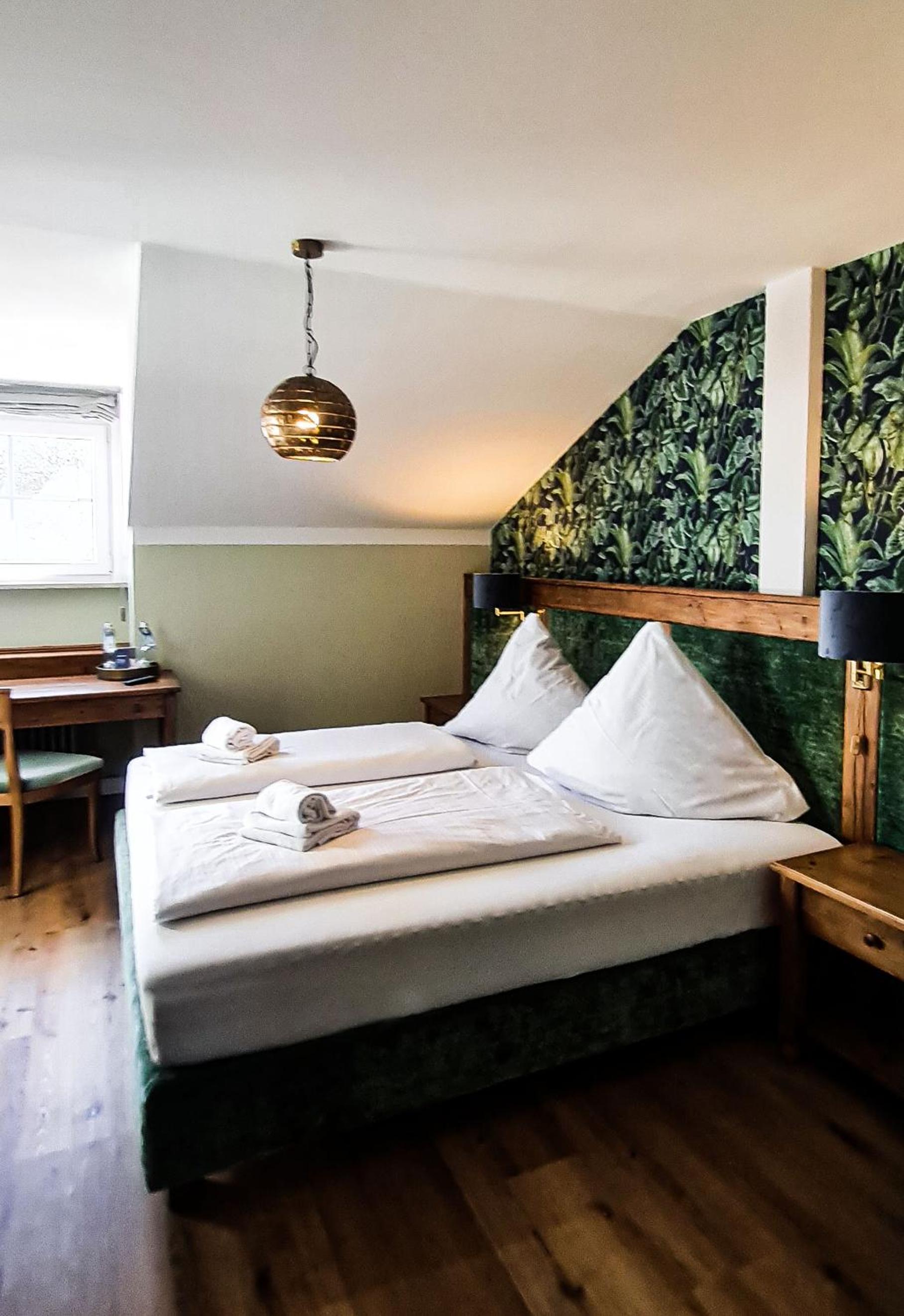 Double Room with Private Bathroom - Photo 9