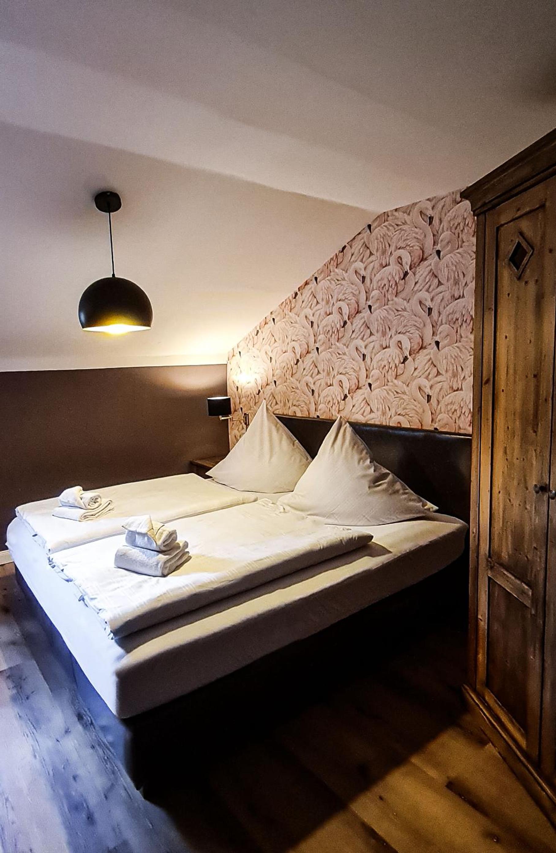 Double Room with Private Bathroom - Photo 8