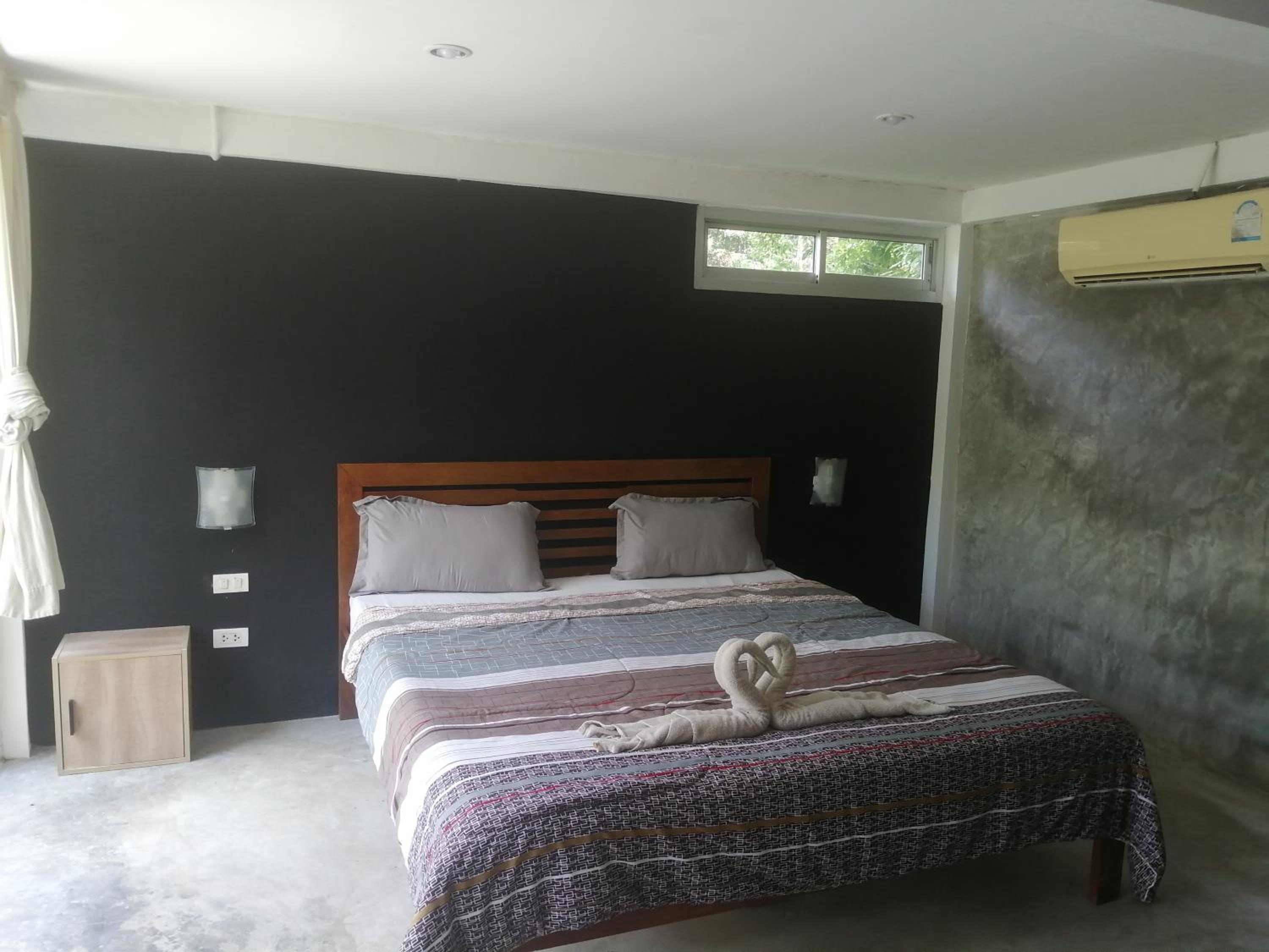 Standard King Room photo 3