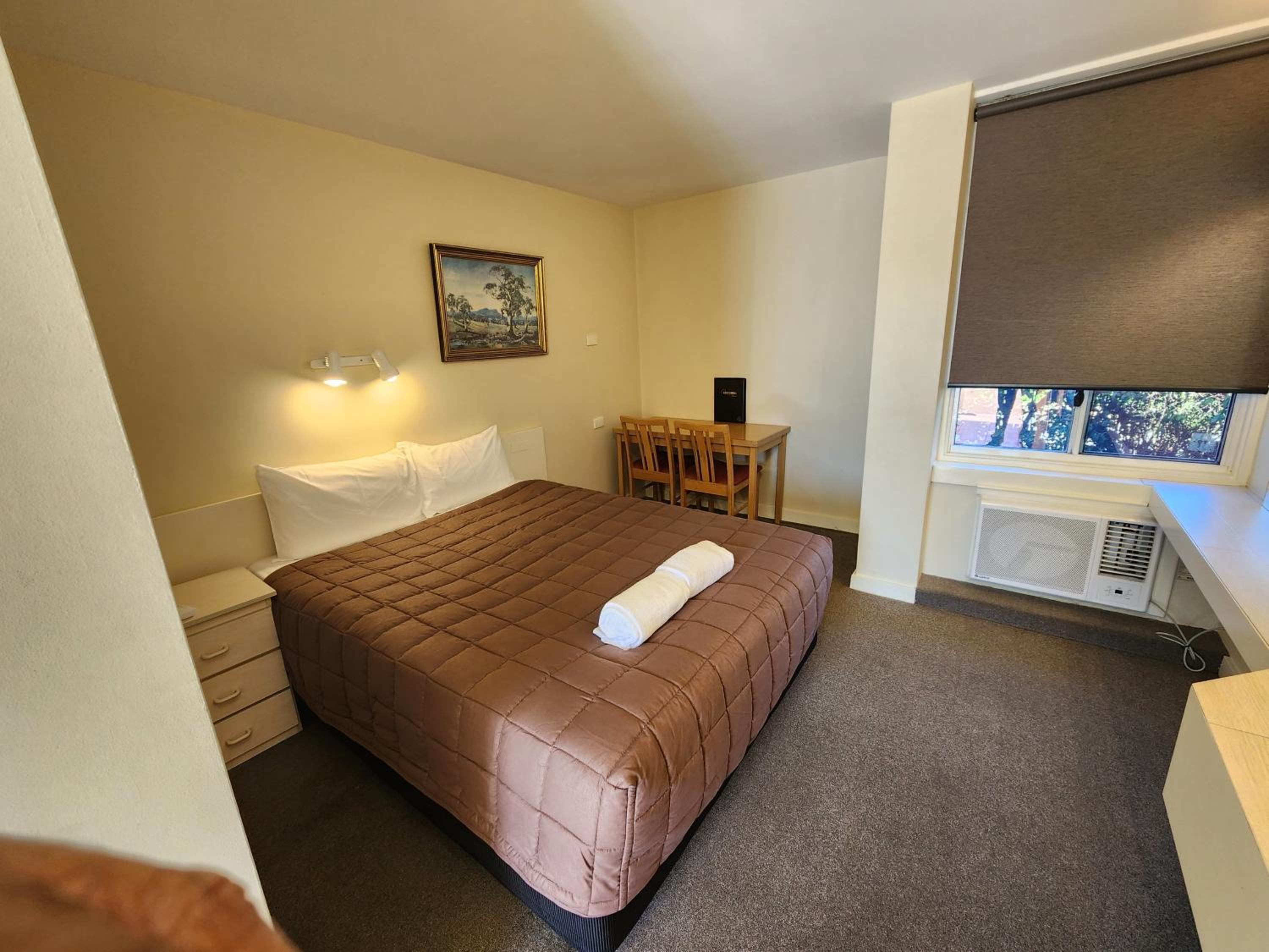 Queen Room photo 1