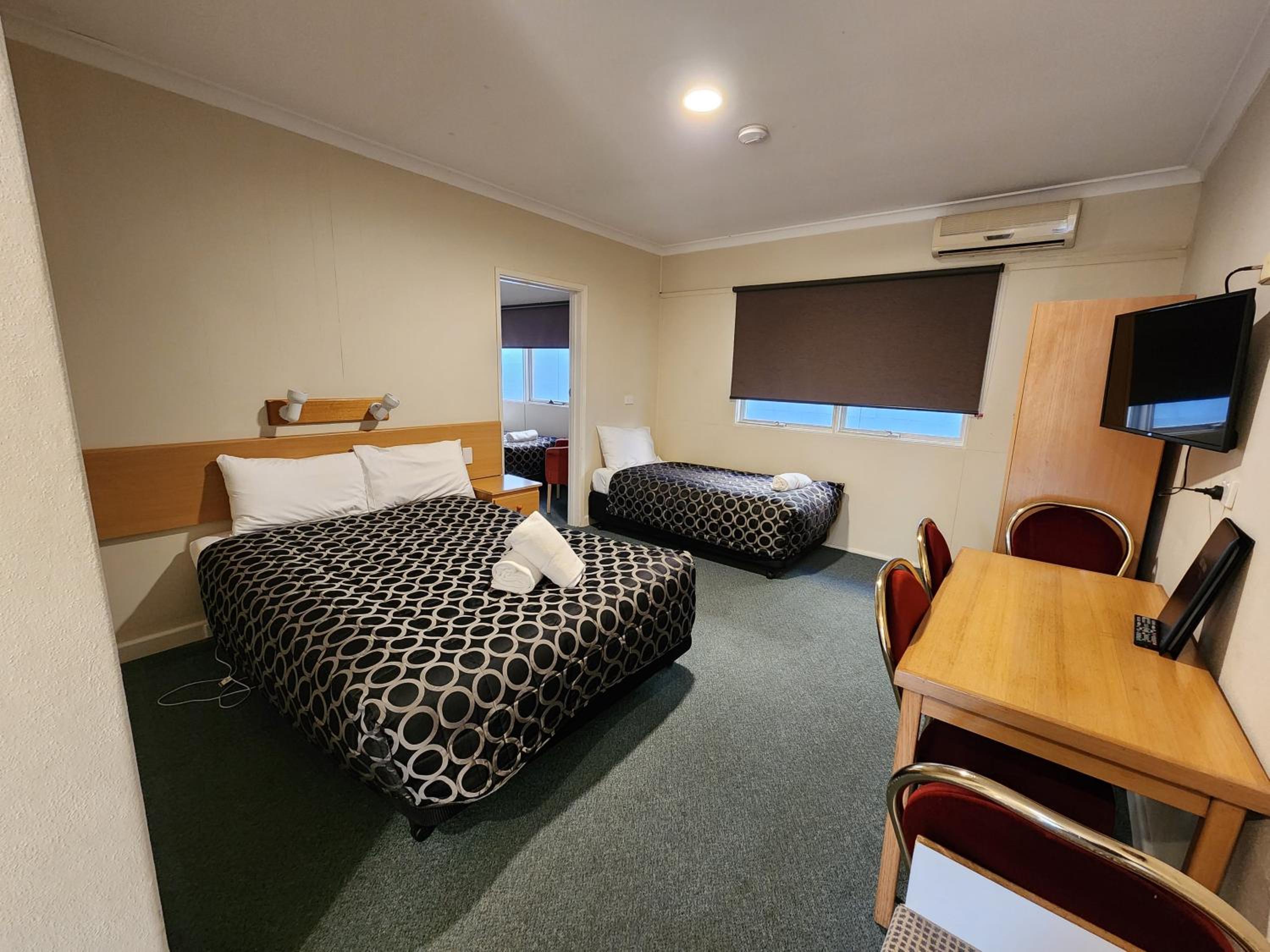 Deluxe Family Room photo 3