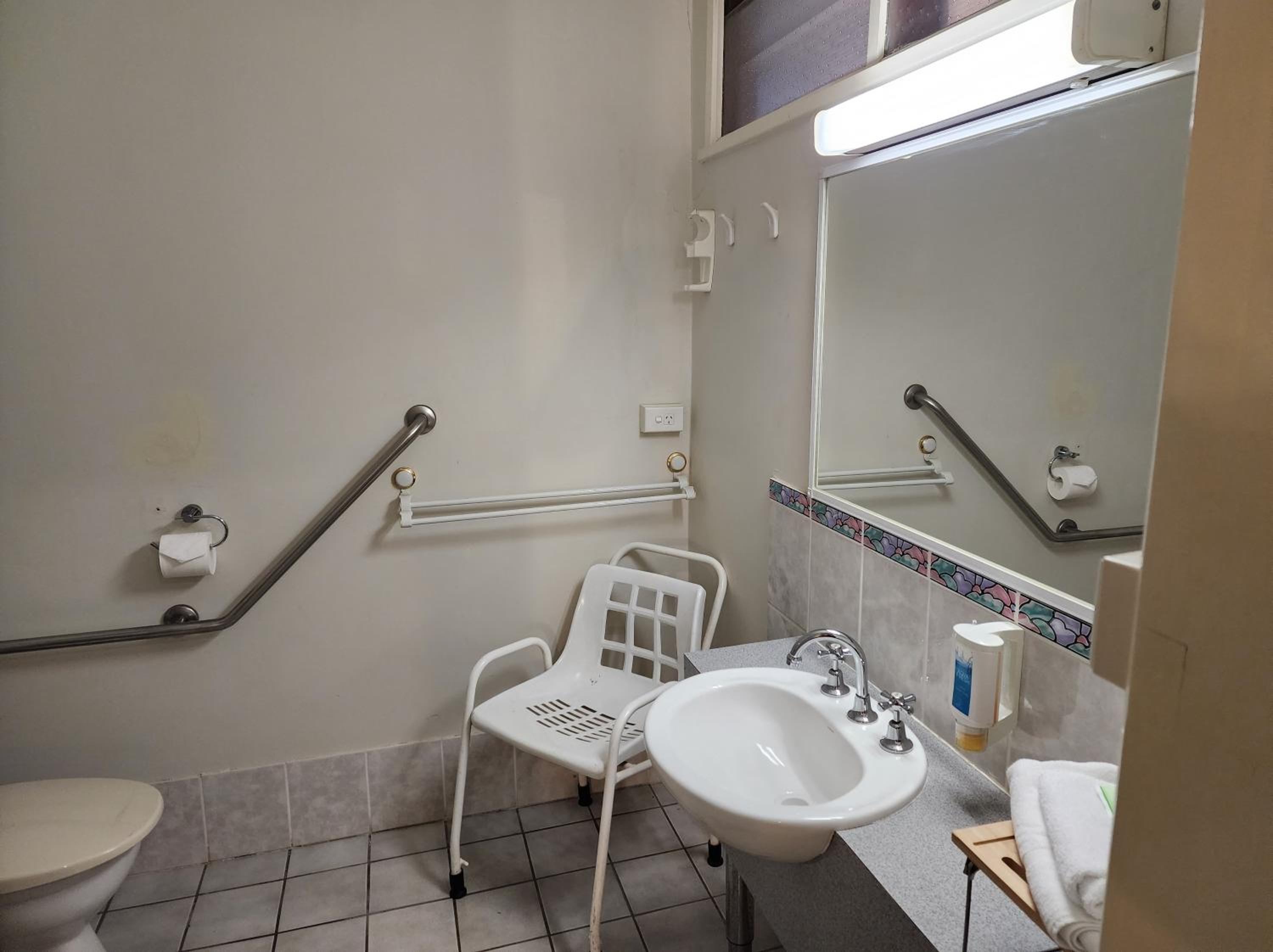 Twin Room - Disability Access photo 2