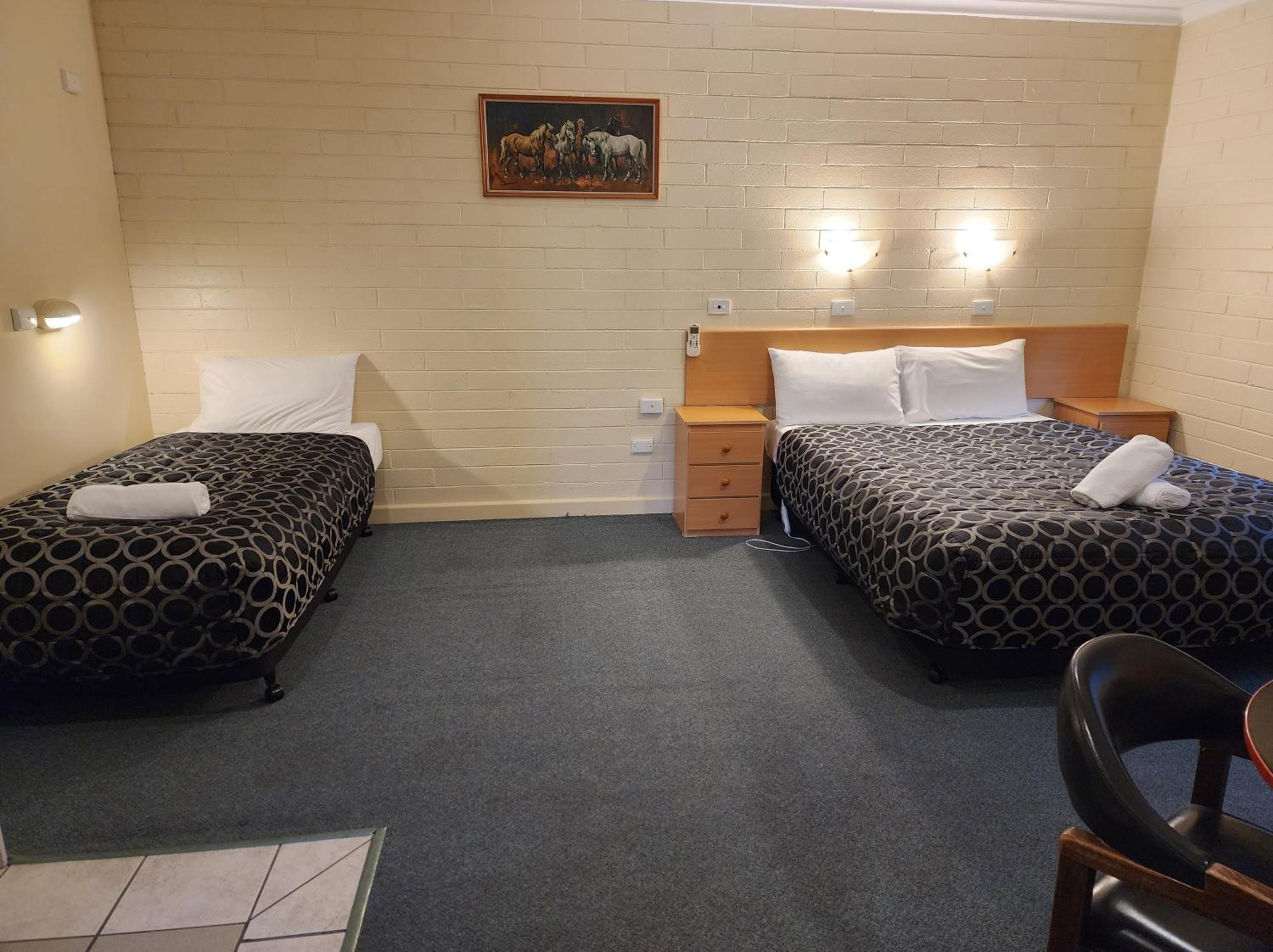 Twin Room - Disability Access photo 3
