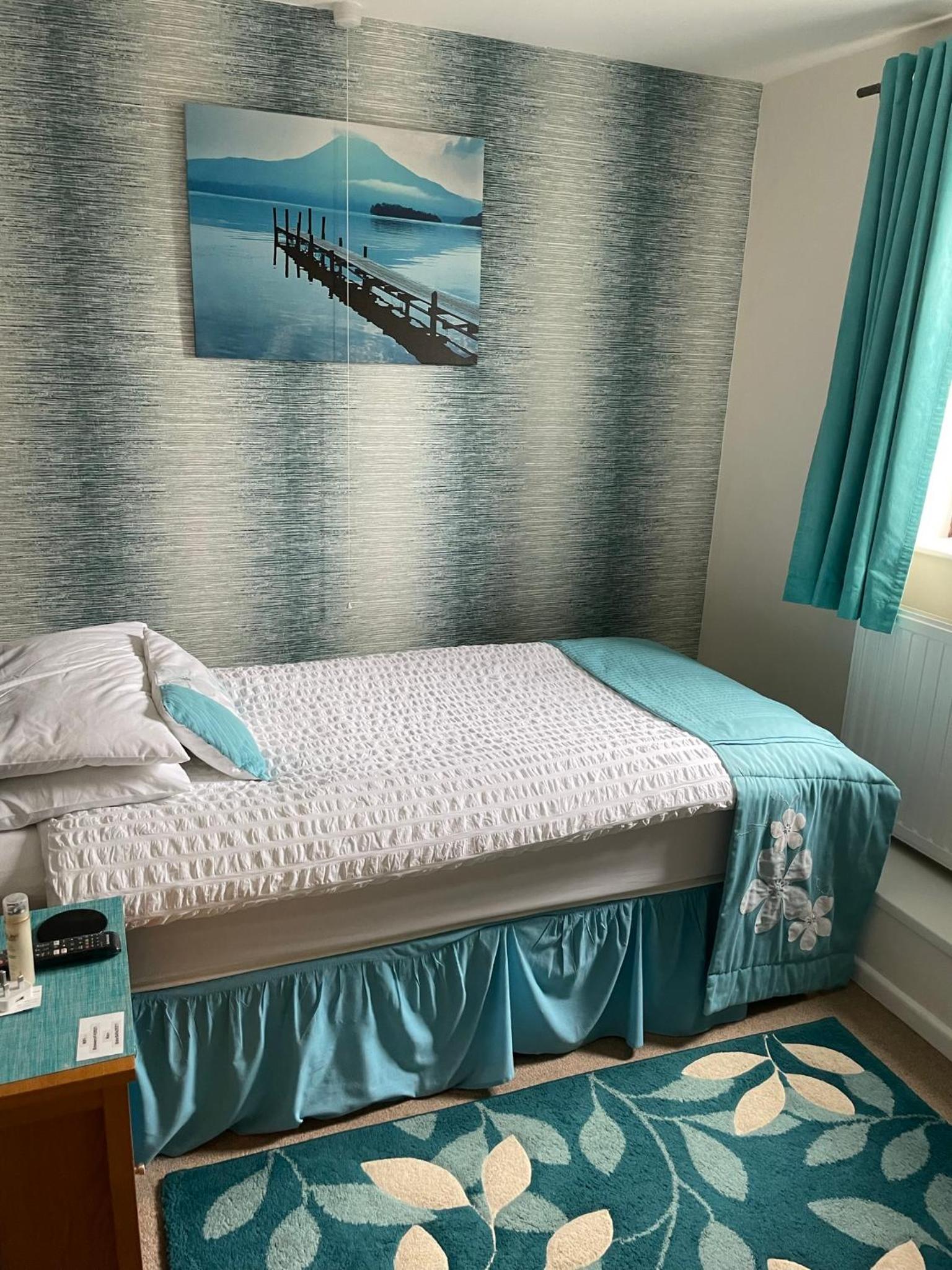 Single Room with Private Bathroom photo 2