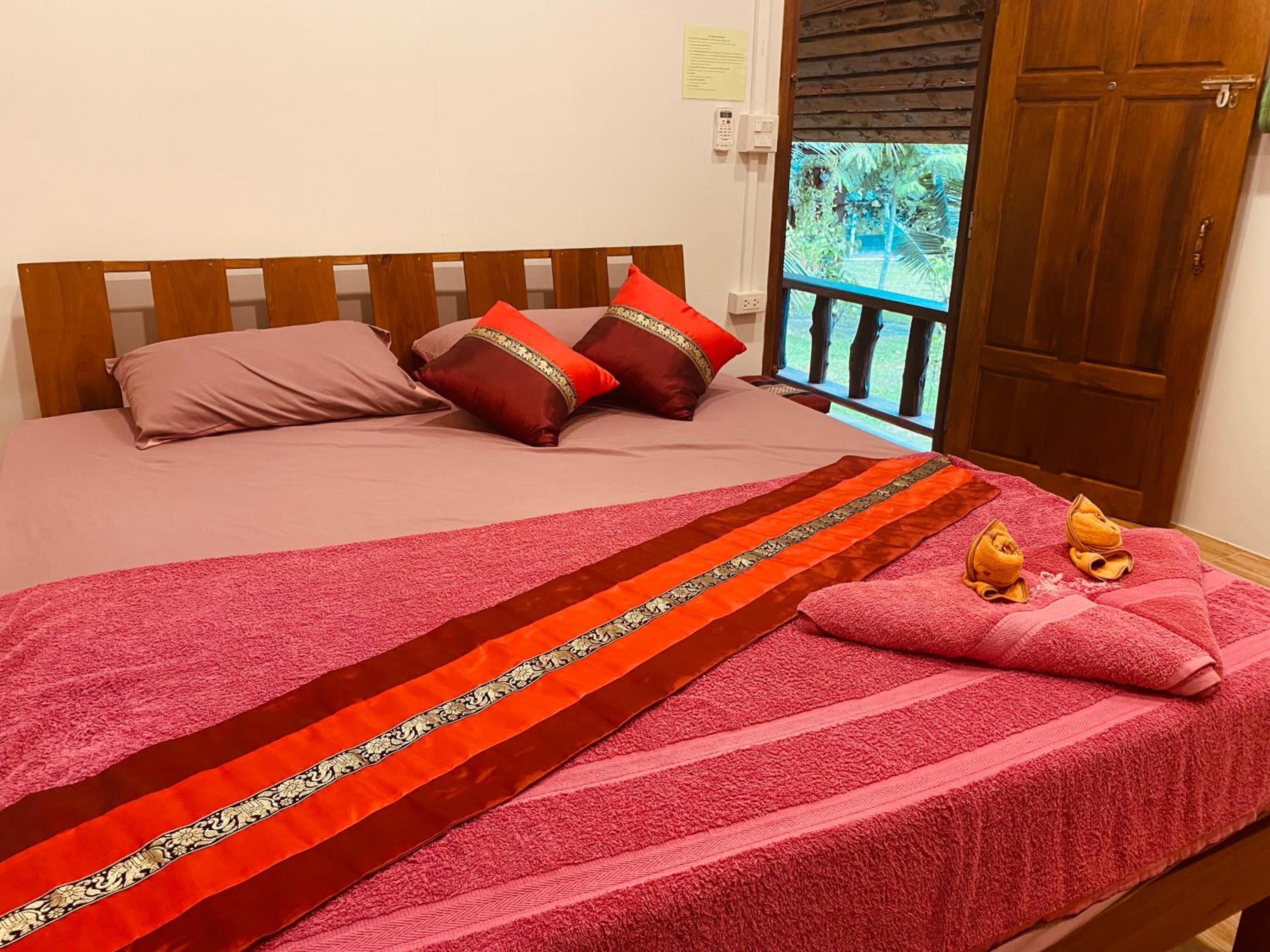 King Suite with Balcony - Photo 21