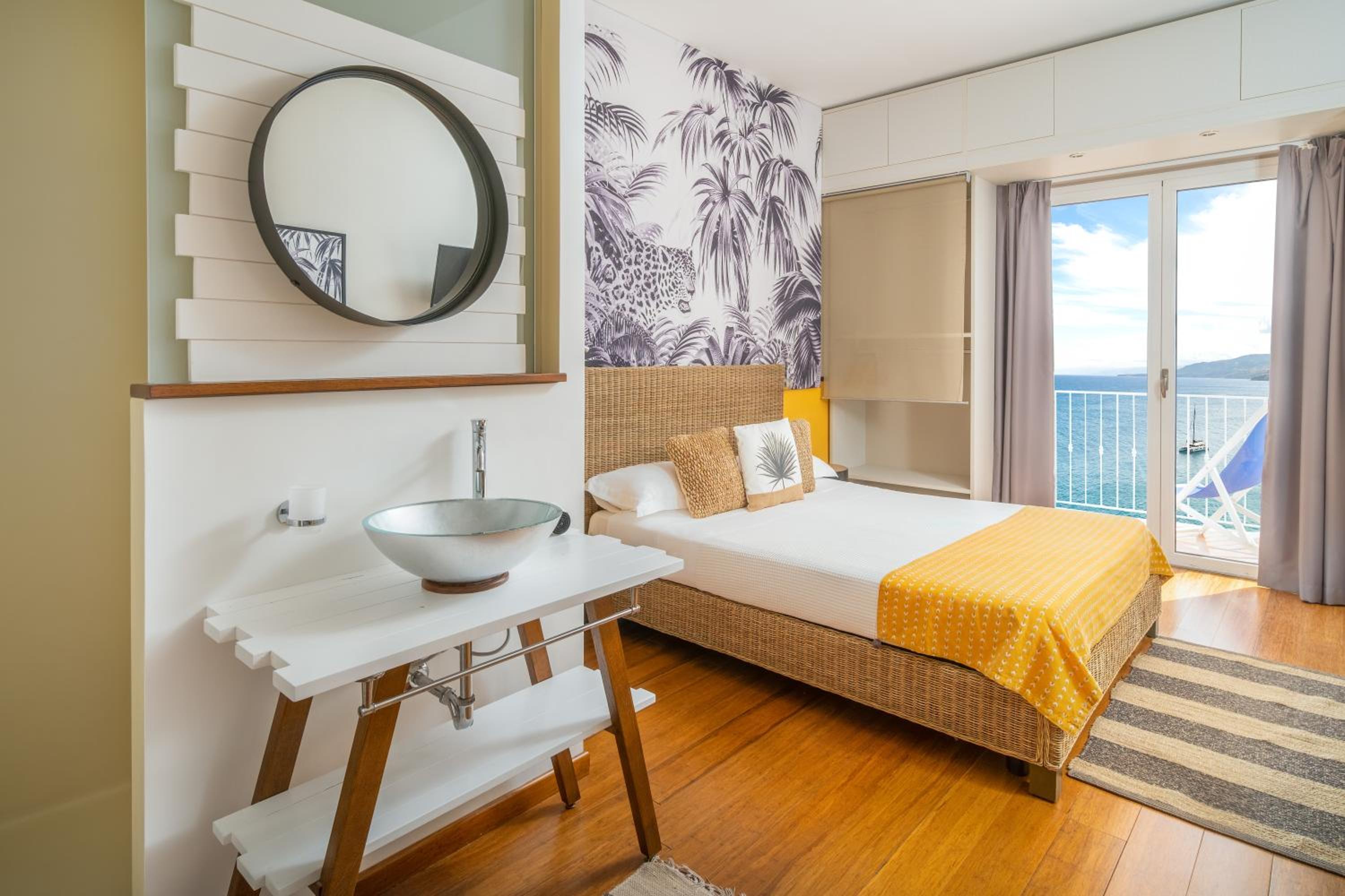 Double Room with Sea View - Photo 1