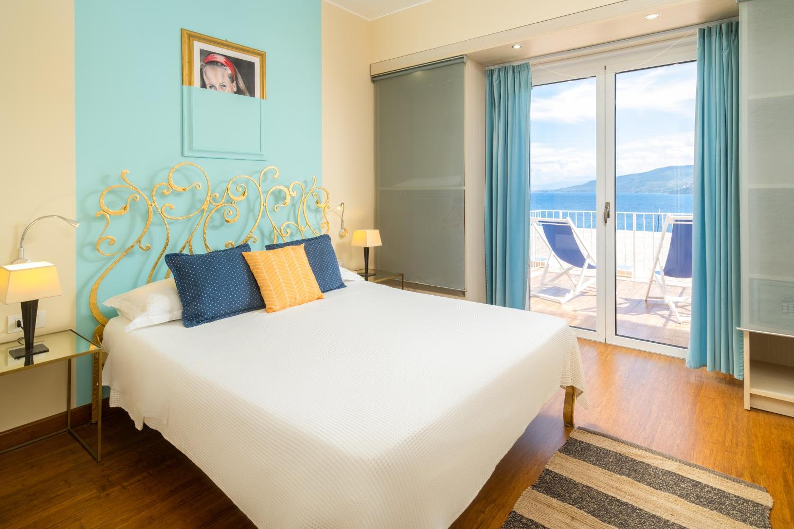 Double Room with Sea View - Photo 4