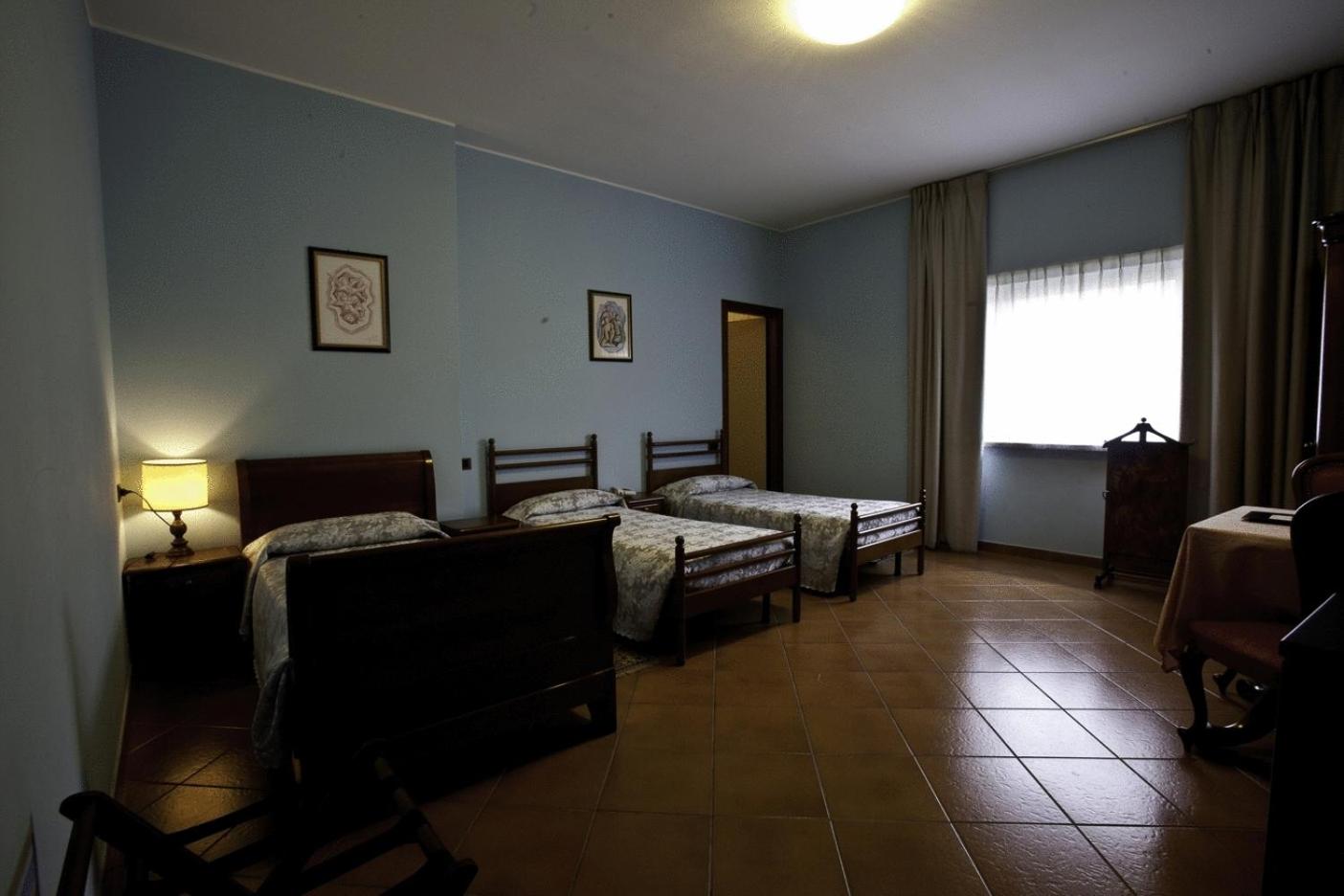 Triple Room with 3 Single Beds