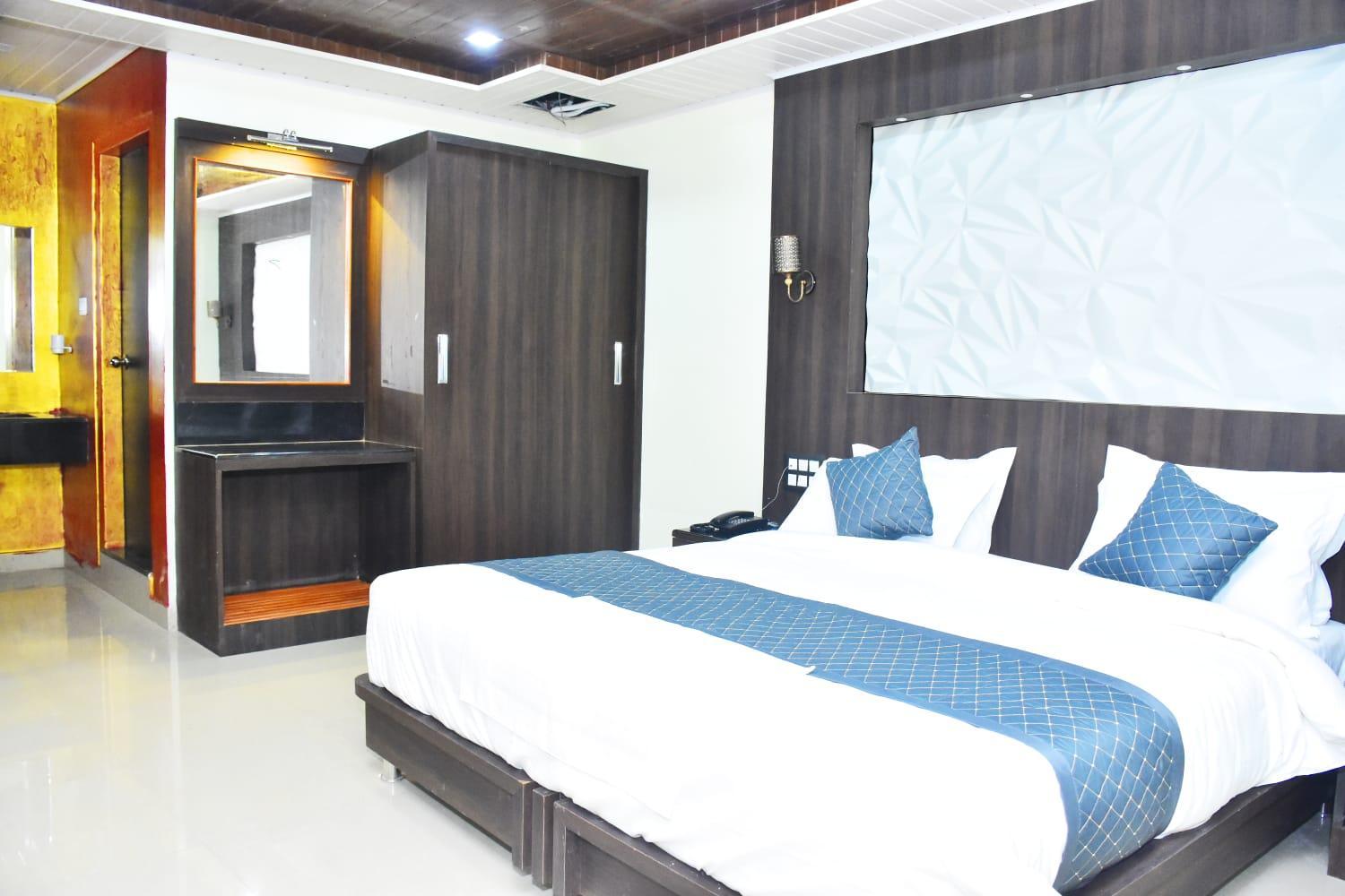 Deluxe King Room photo 1