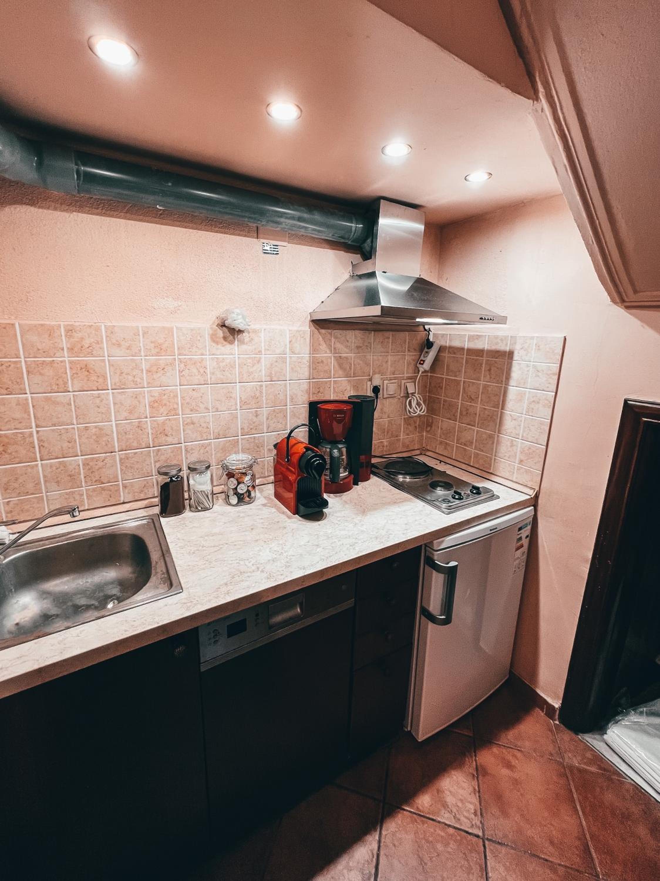 Double Room with Meteora View - Photo 12