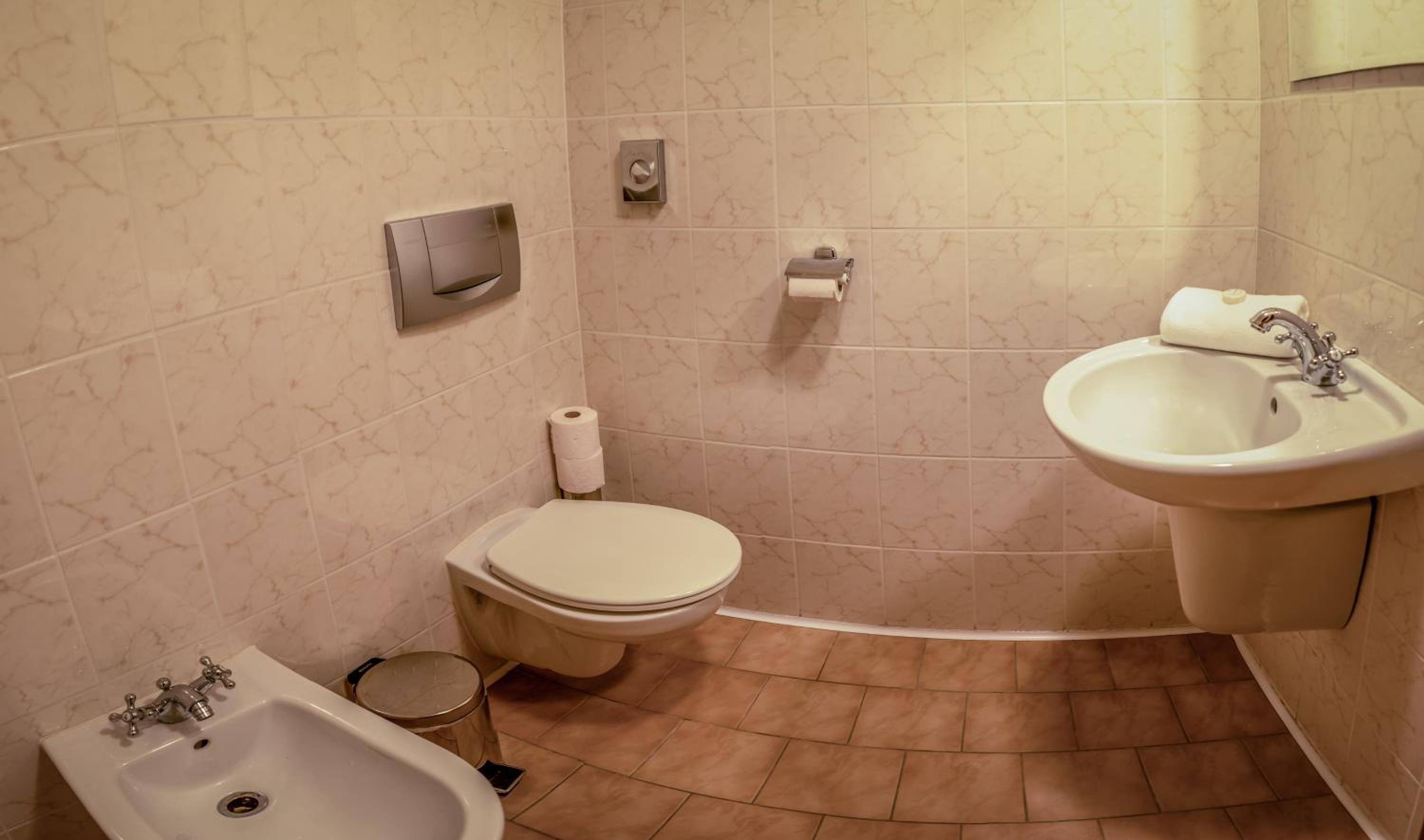 Suite with Spa Bath - Photo 4