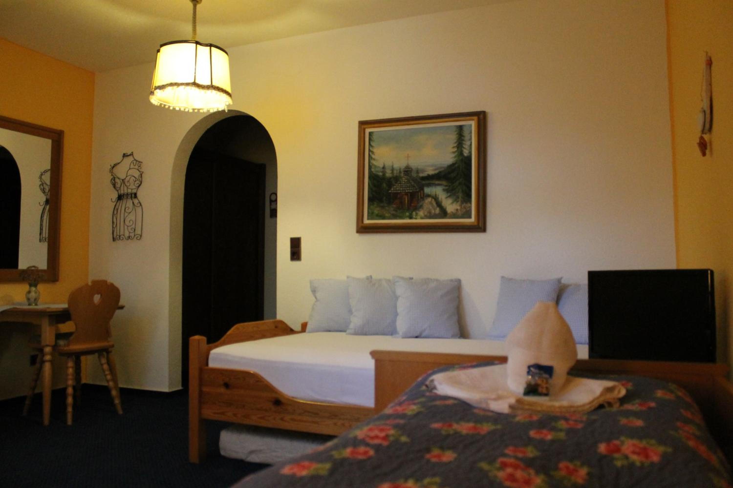 Single Room with Private Bathroom photo 2