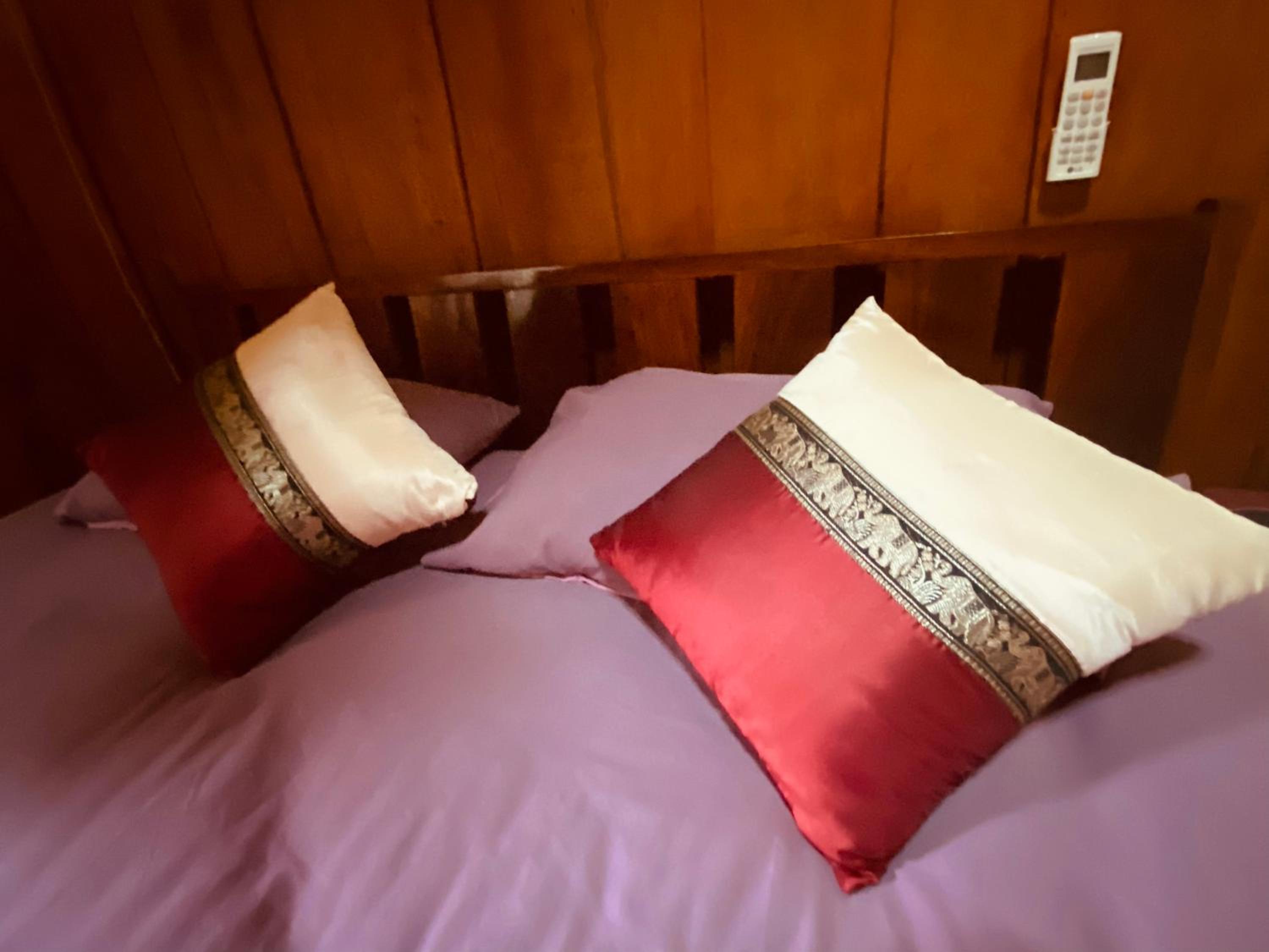 King Suite with Balcony - Photo 33