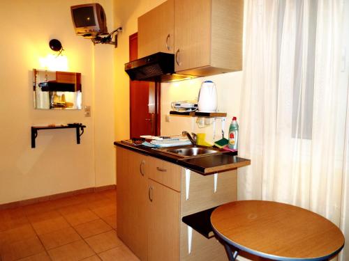 Two-Bedroom Apartment with Garden View - Terpsihori photo 3