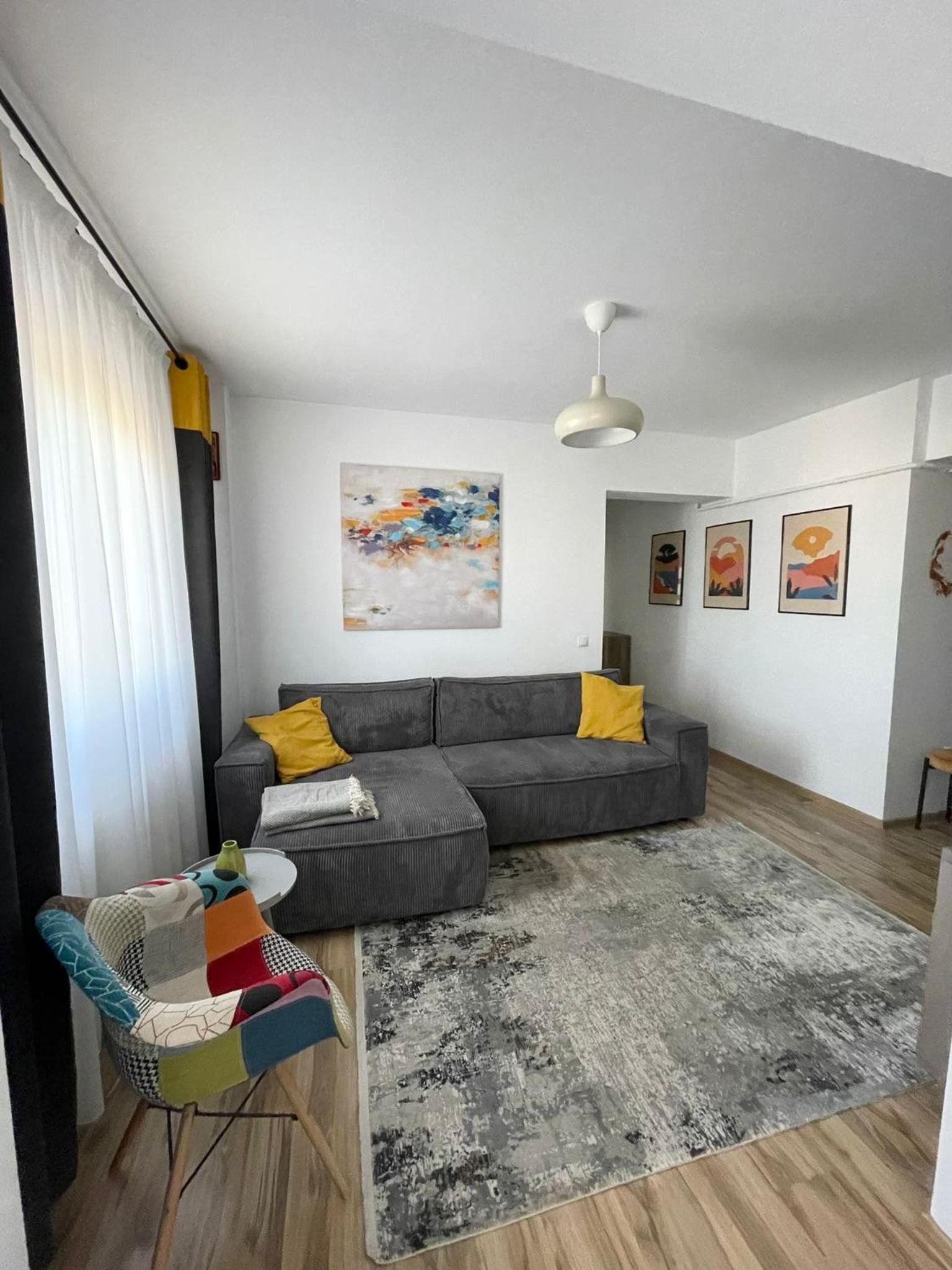 One-Bedroom Apartment photo 1