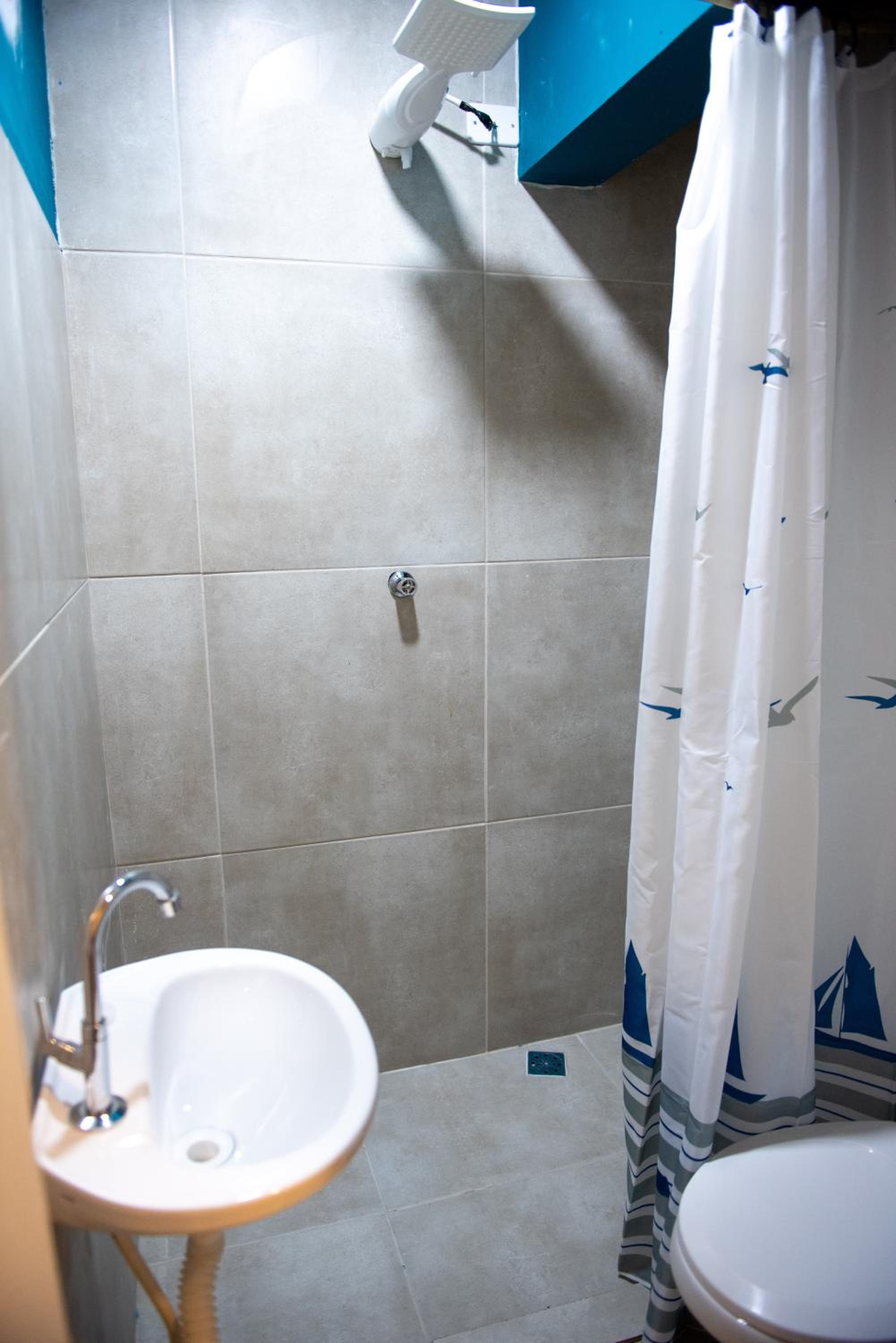 Budget Double Room - Photo 12