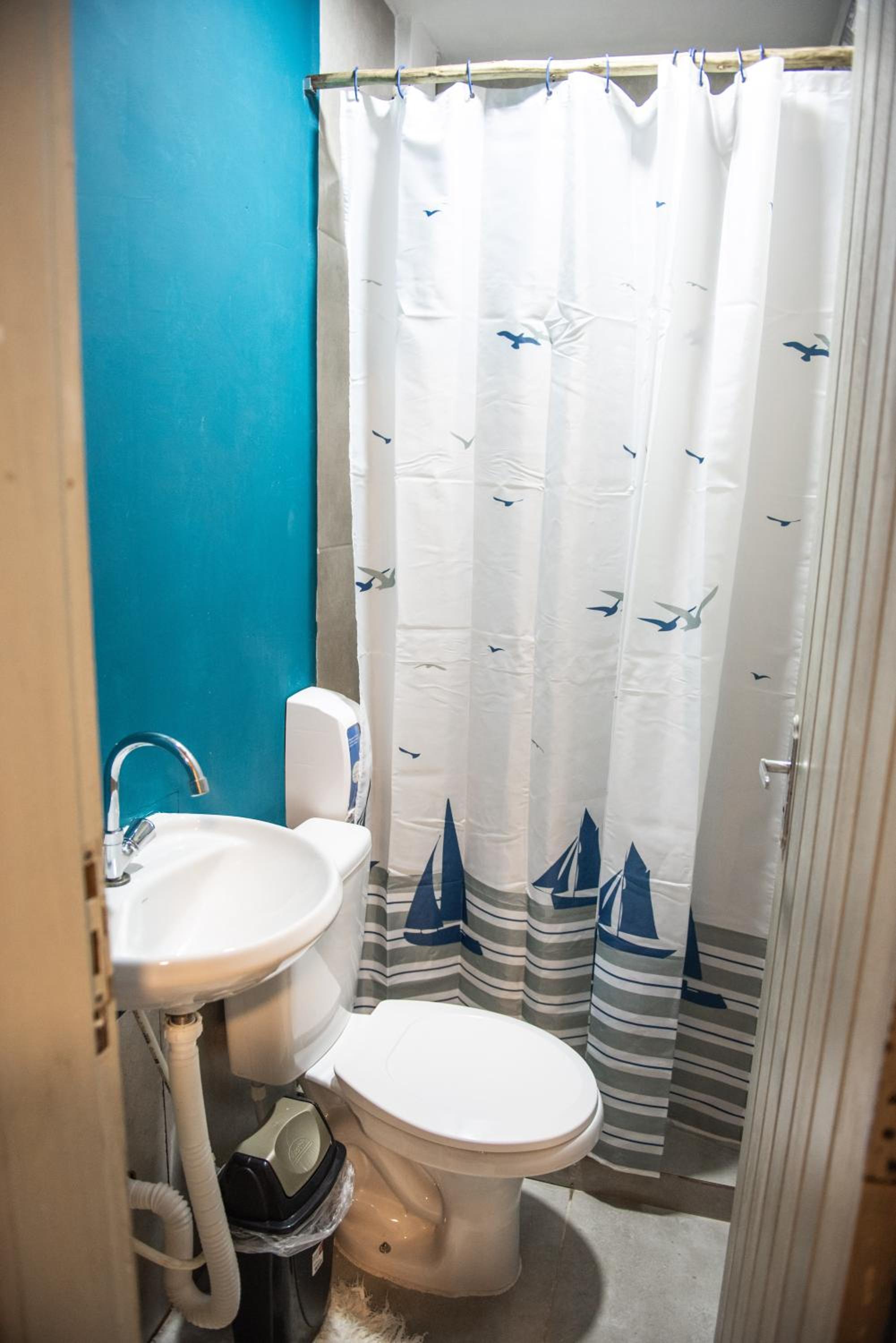Budget Double Room - Photo 13