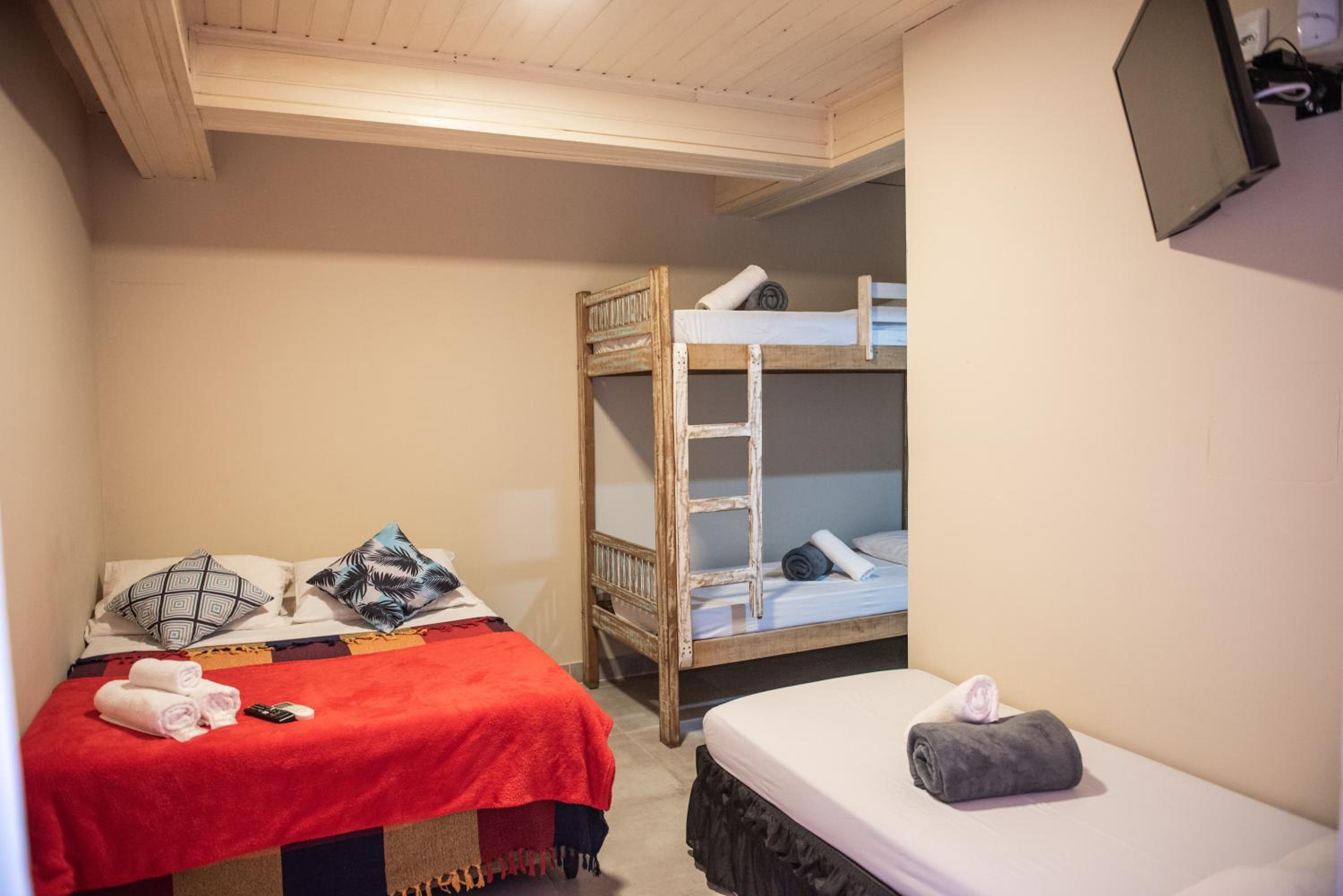Quadruple Room - Photo 17