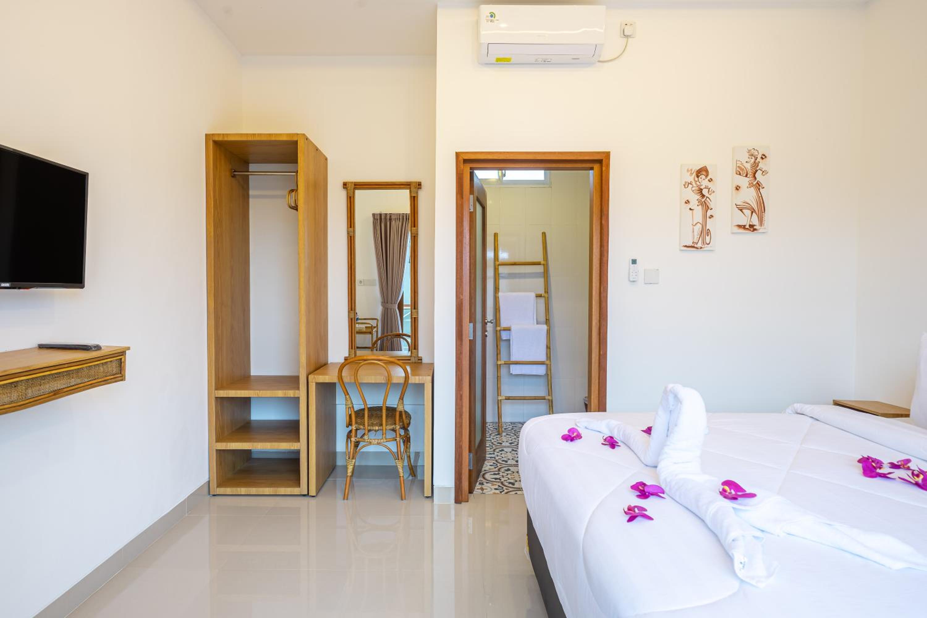 Deluxe Room - Photo 9