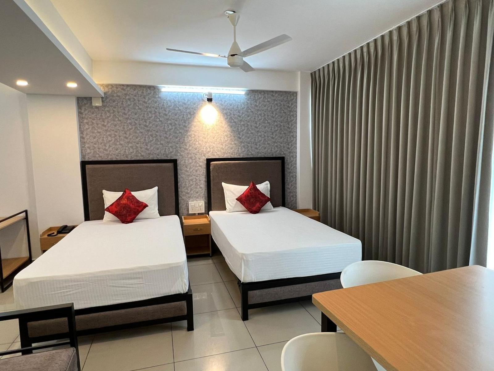 Quadruple Room with Balcony - Photo 6