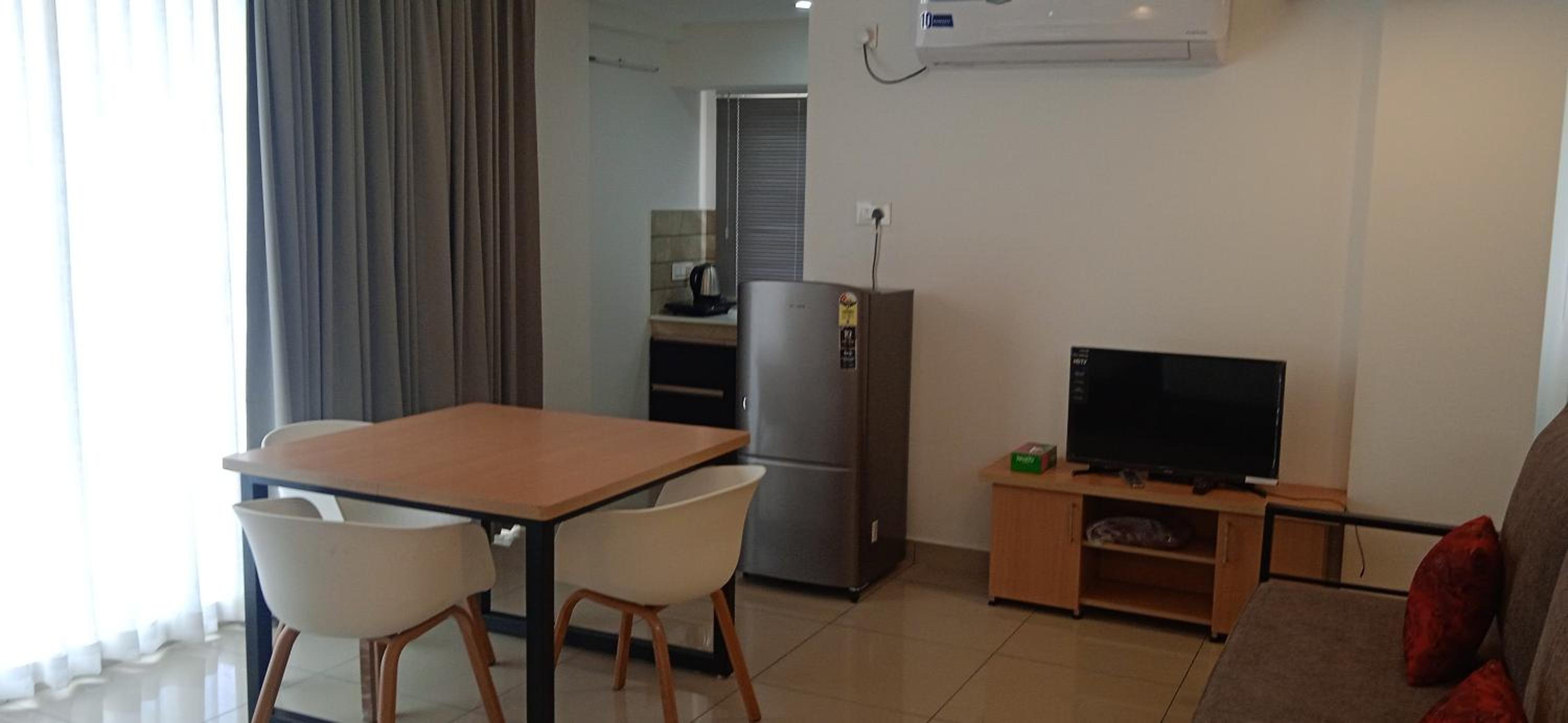 Quadruple Room with Balcony - Photo 5