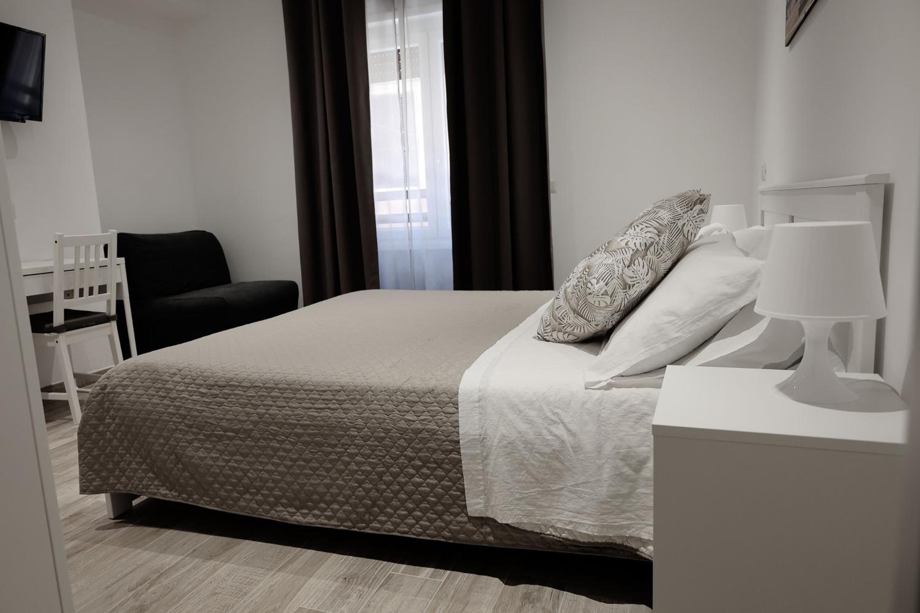 Double Room with Private Bathroom photo 3