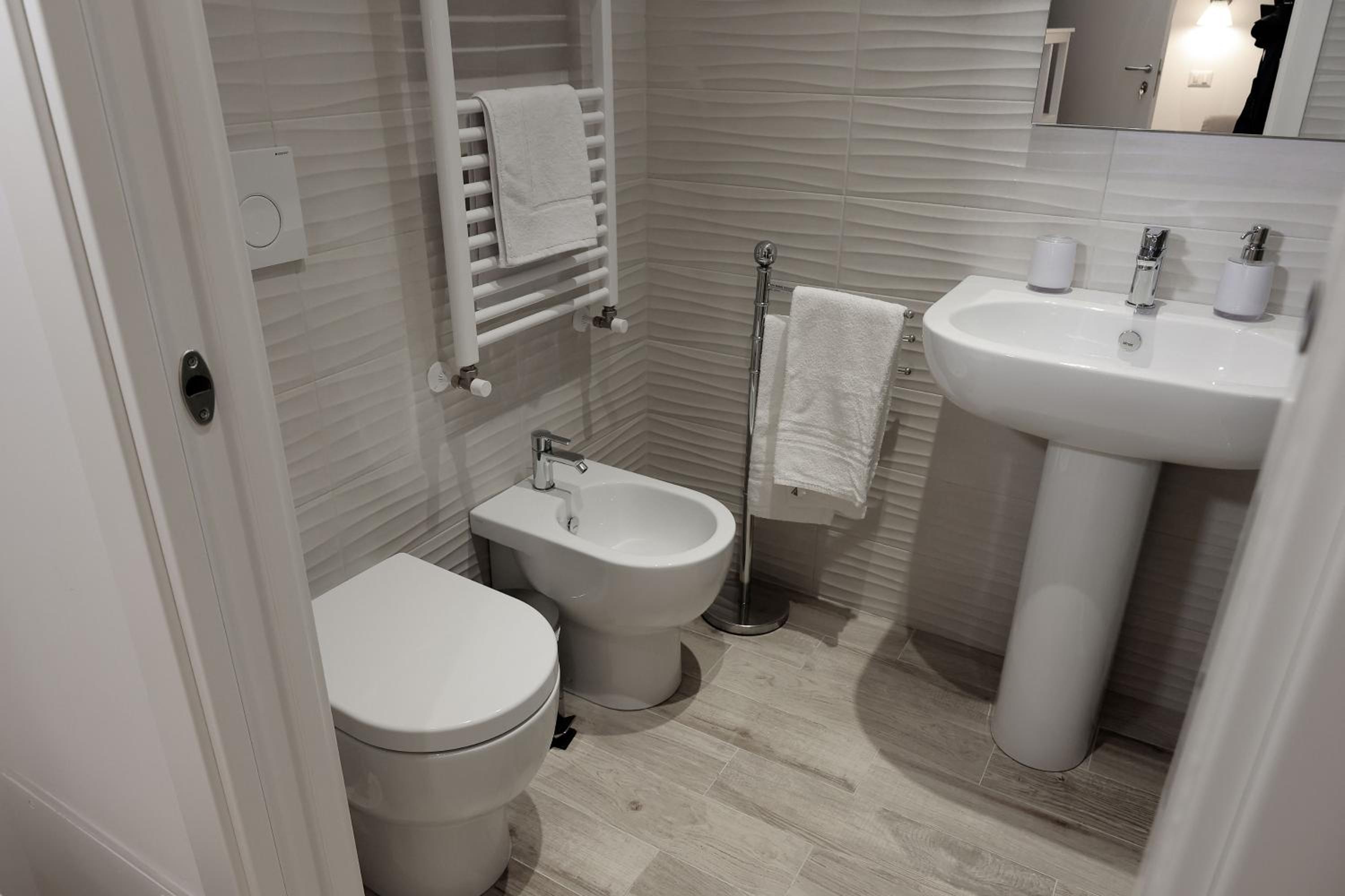 Double Room with Private Bathroom photo 3