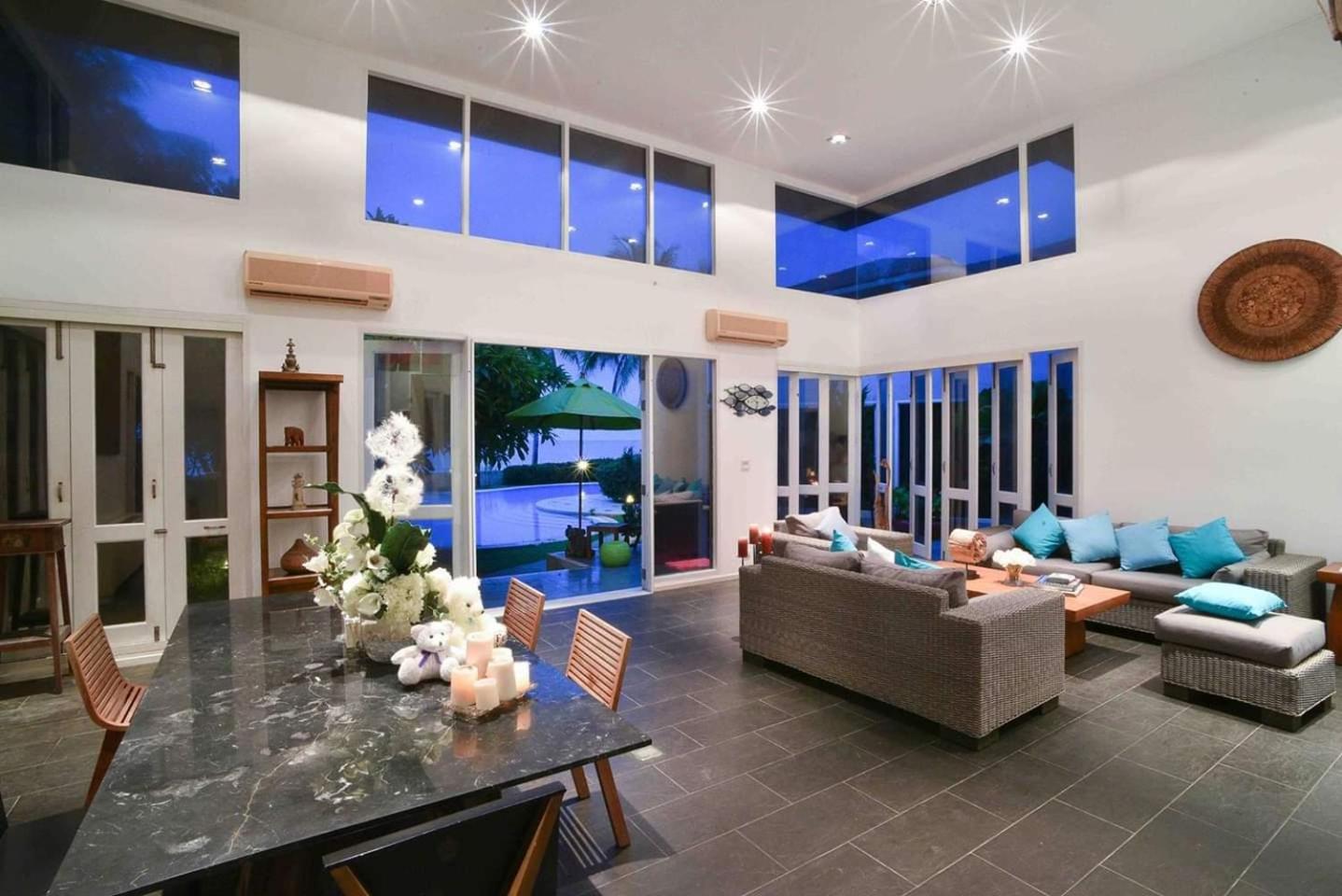 Villa - Beach Front photo 1