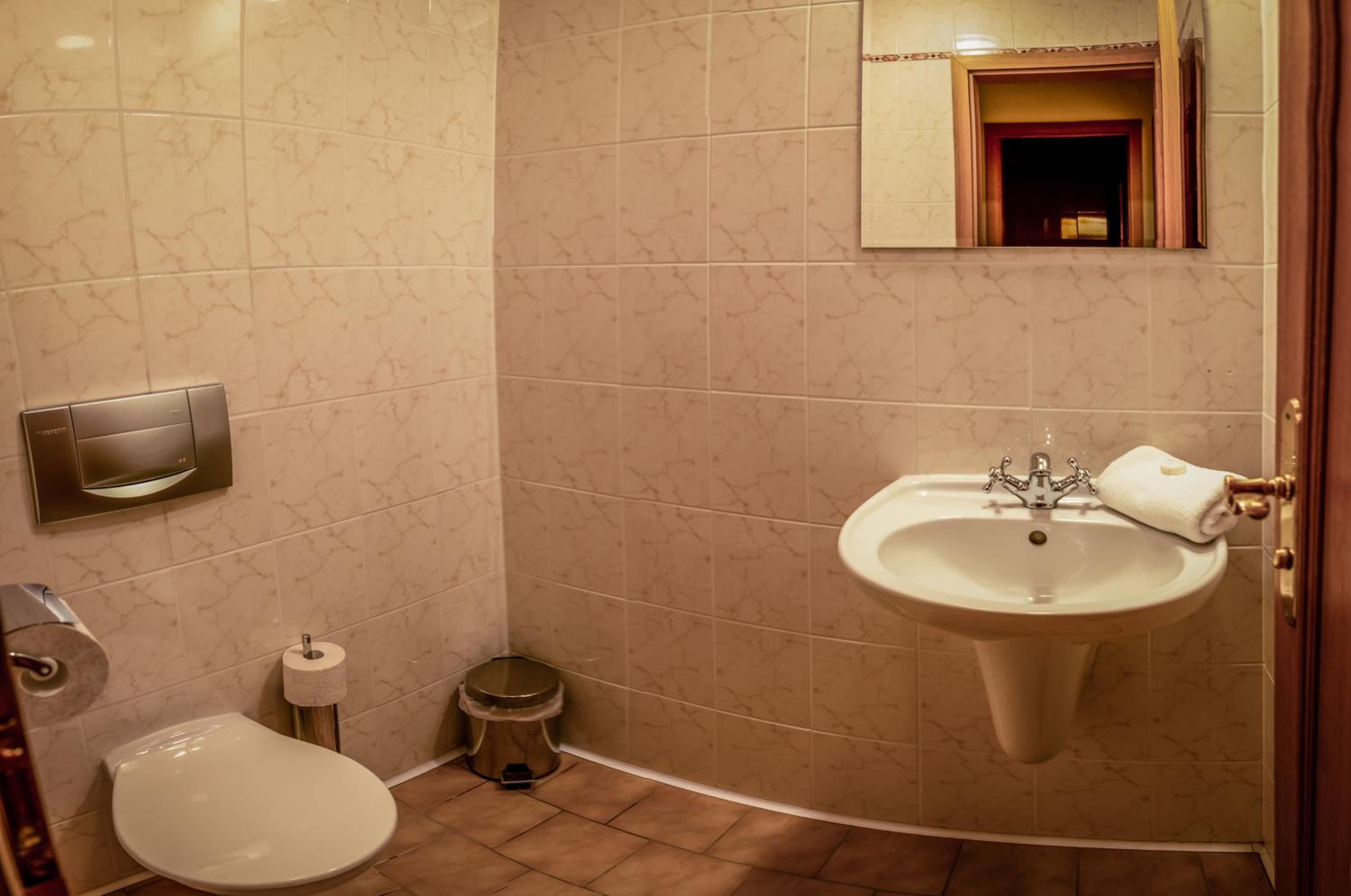 Standard Suite - Photo 3
