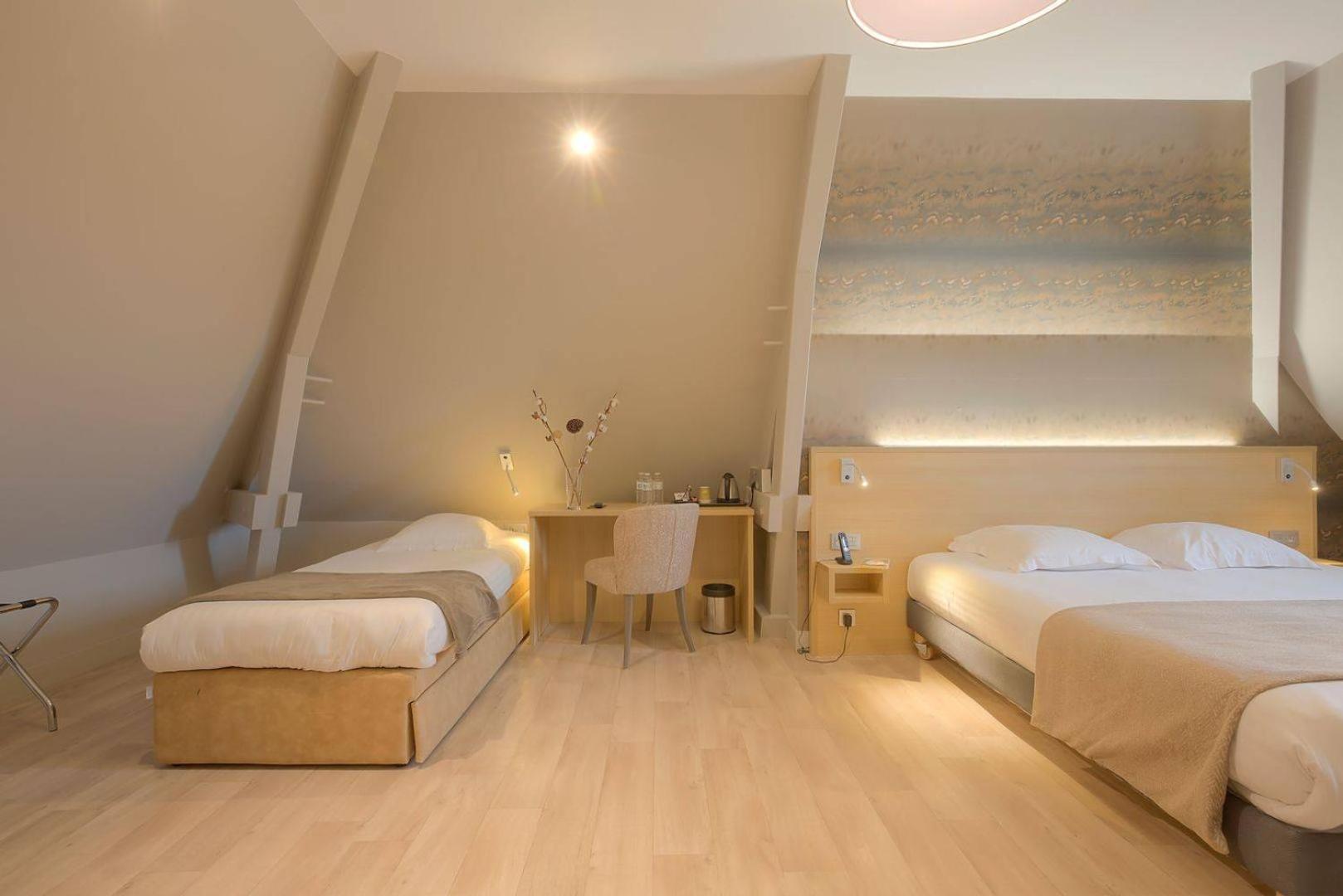 Contemporary Premium Triple Room - Photo 6