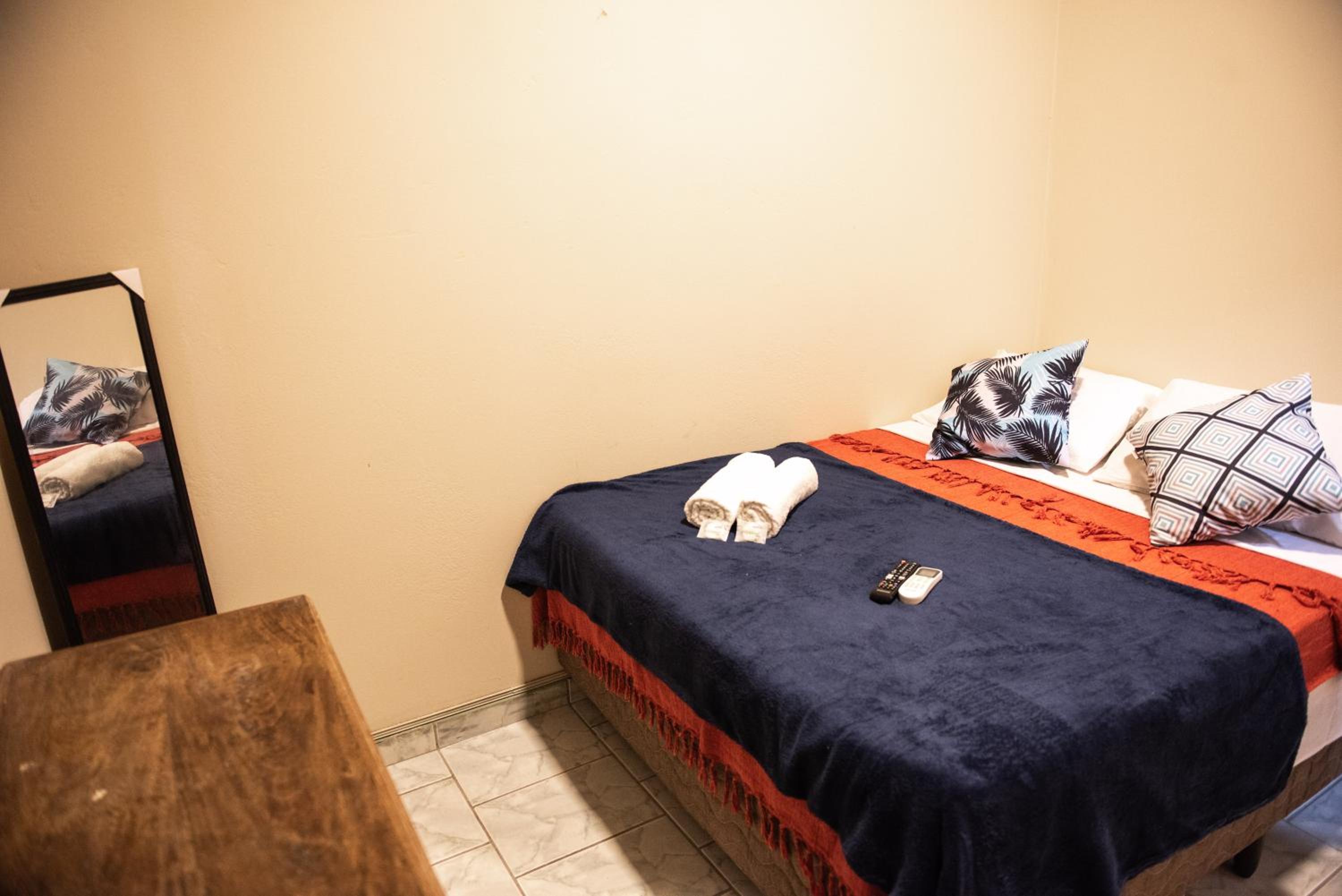 Budget Double Room - Photo 22