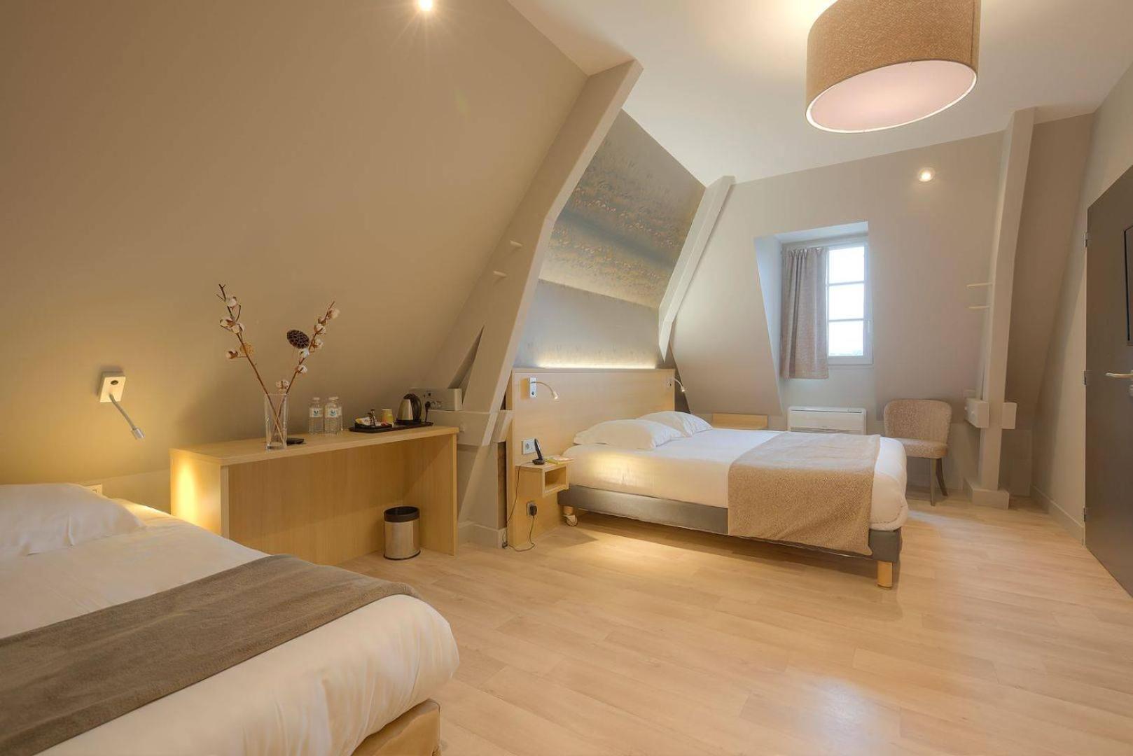 Contemporary Premium Triple Room - Photo 5