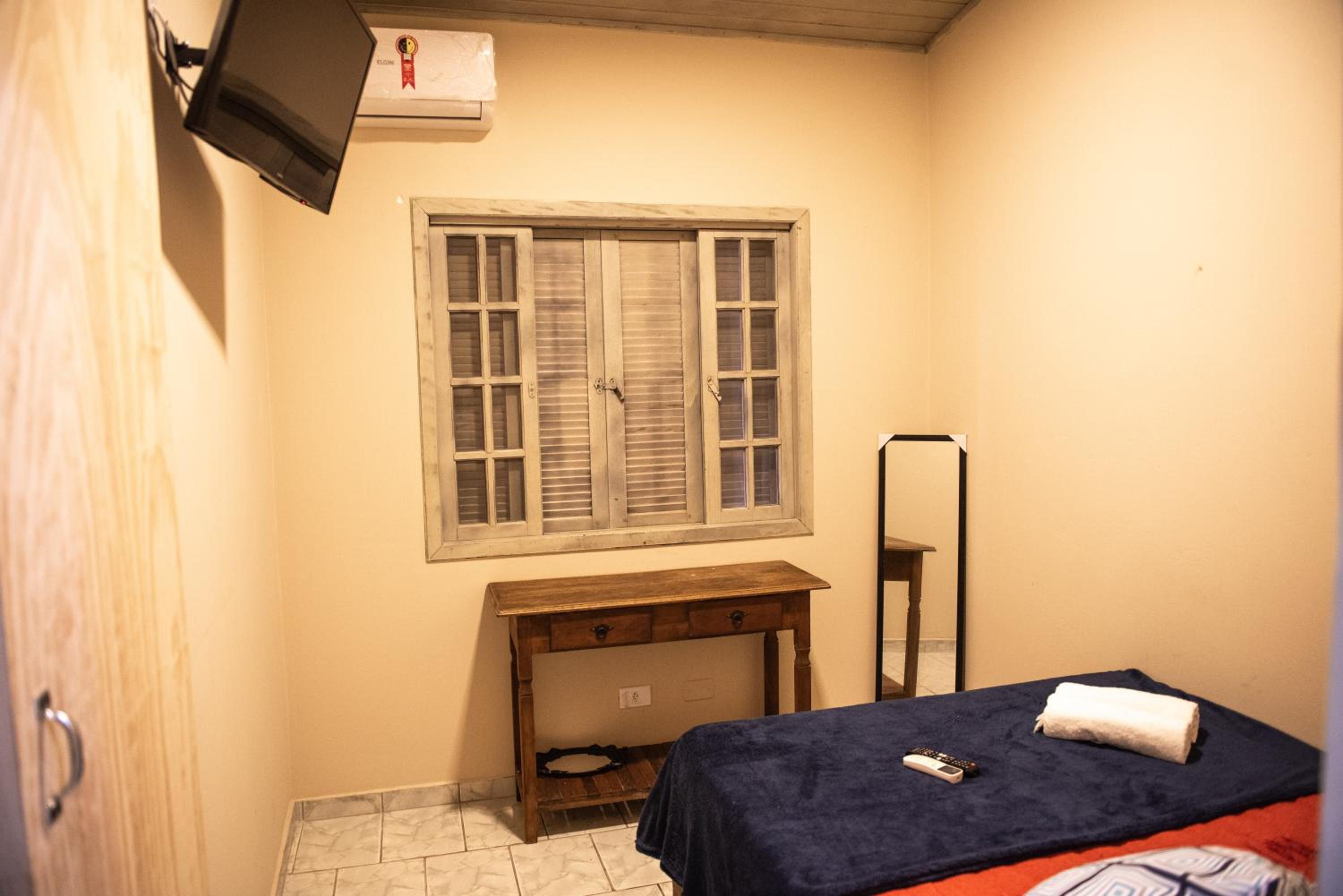 Budget Double Room - Photo 25