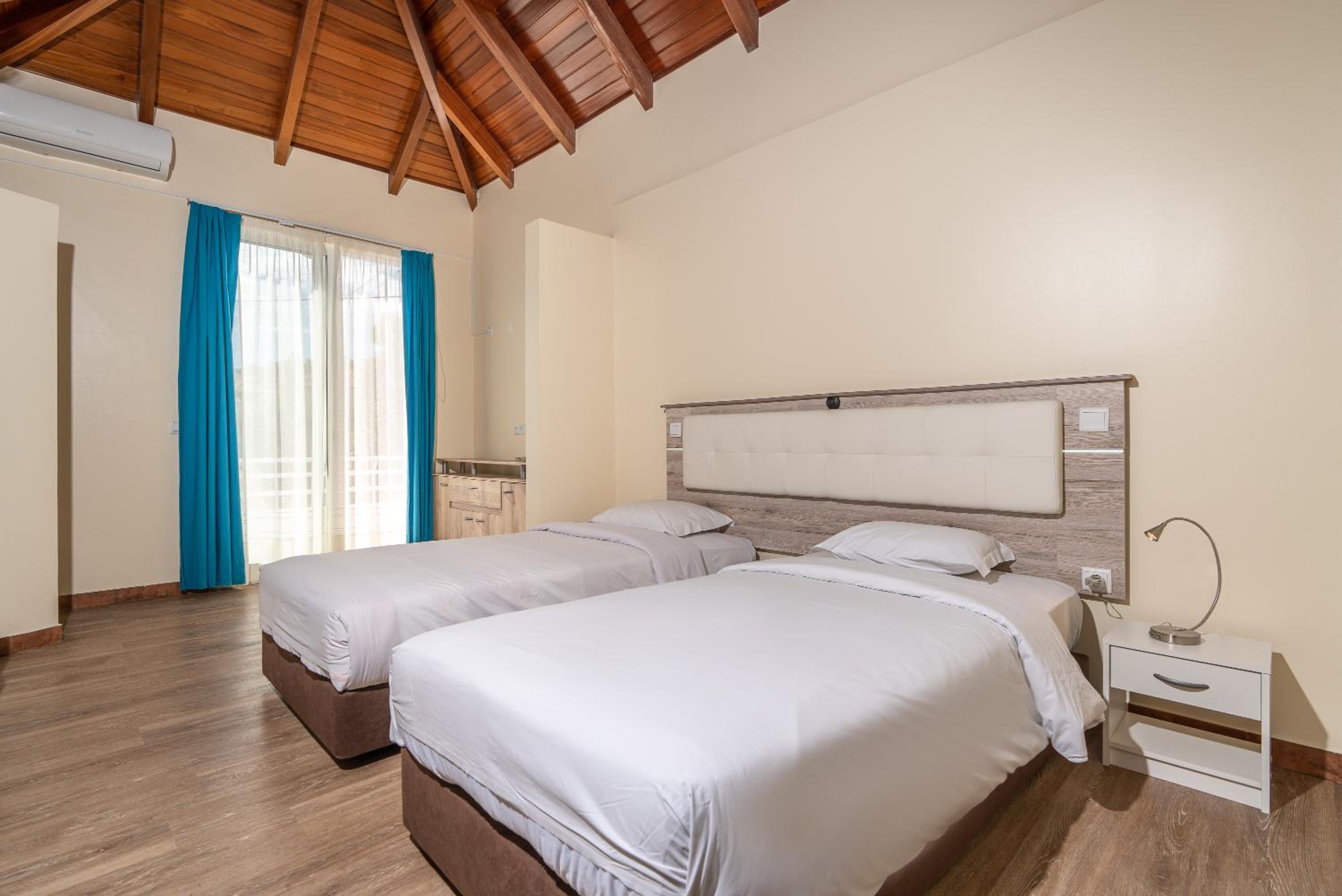 Double or Twin Room with Partial Sea View photo 3