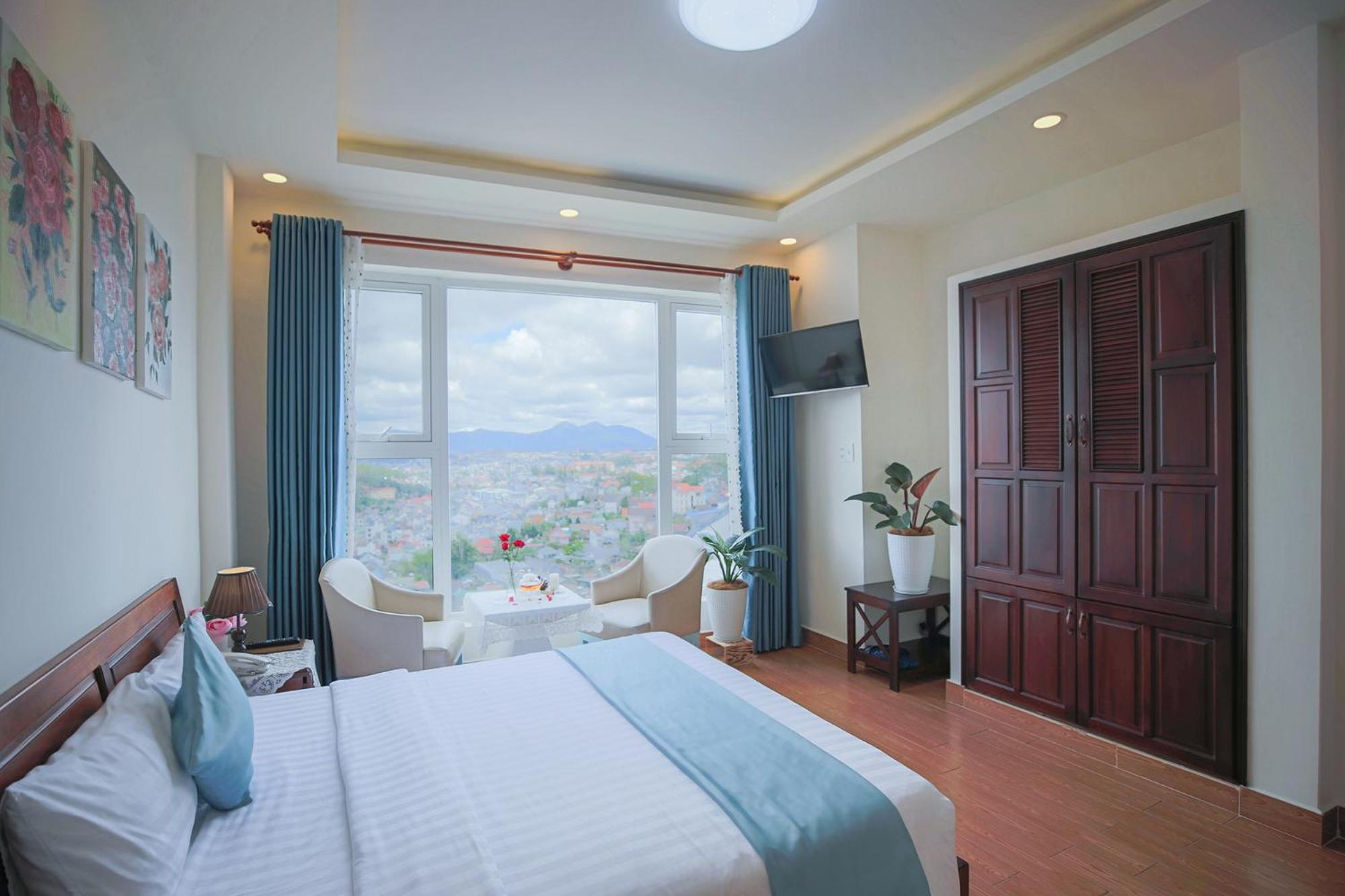 King Room with Mountain View photo 3