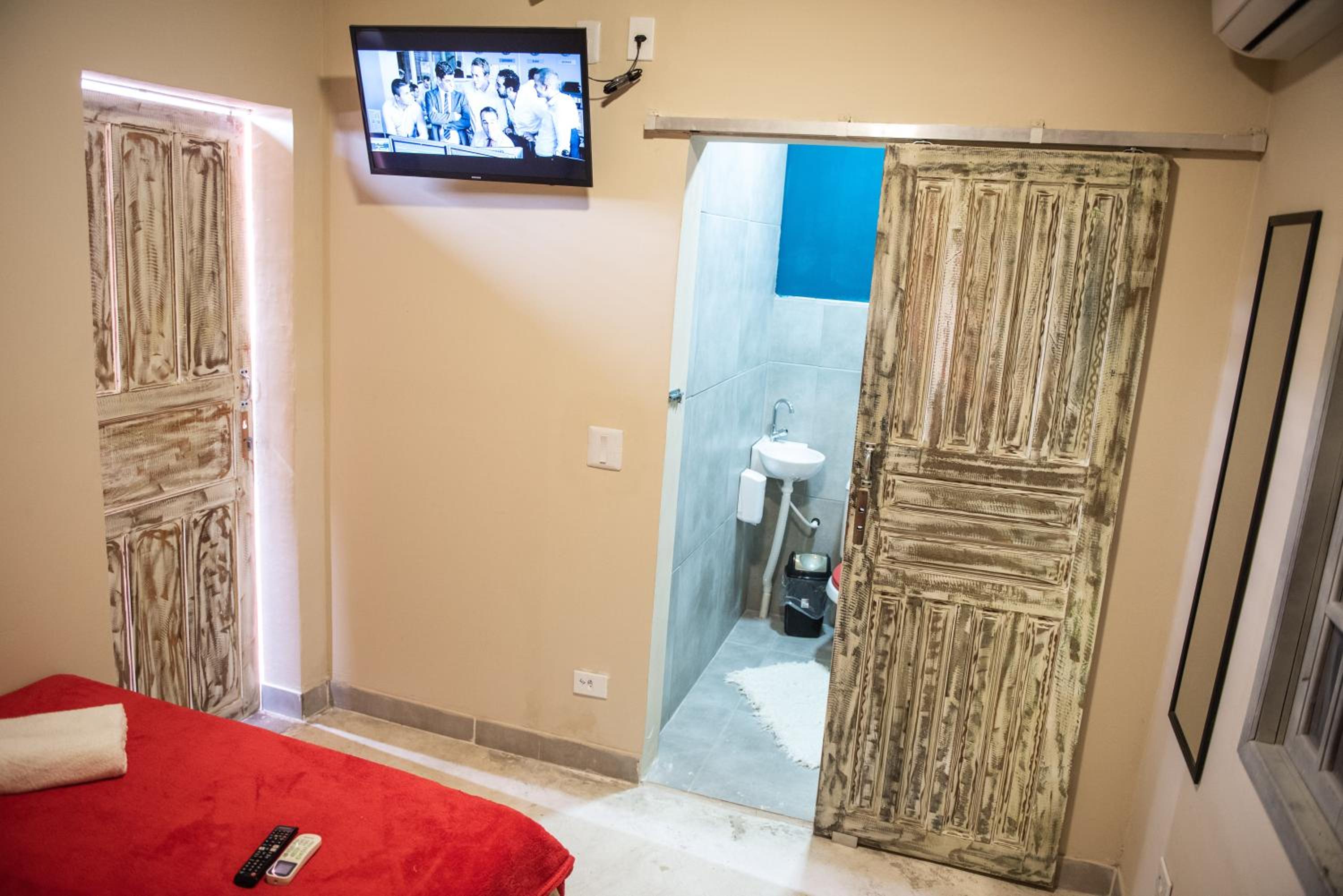 Budget Double Room - Photo 5
