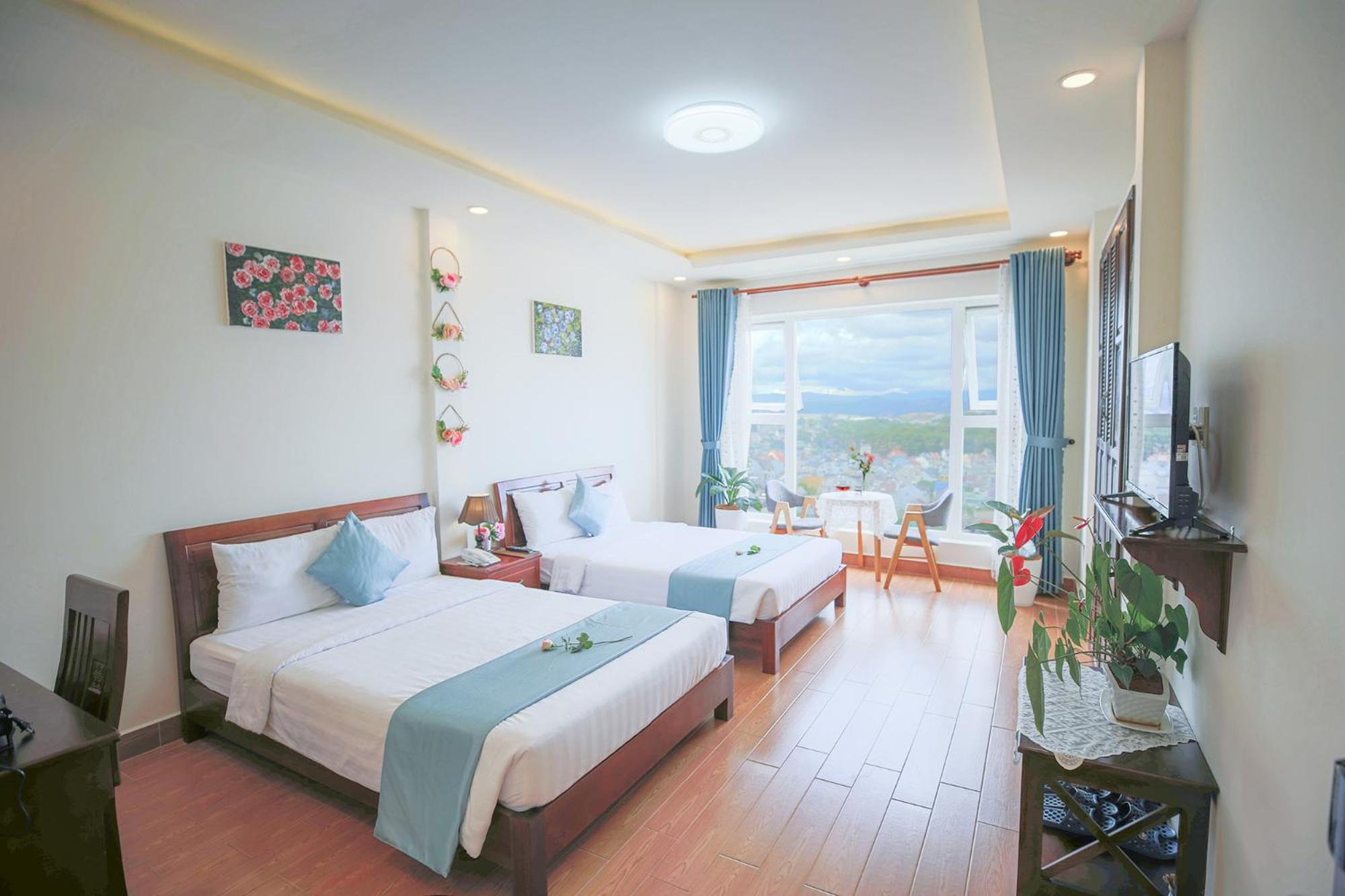 Quadruple Room with Mountain View photo 2