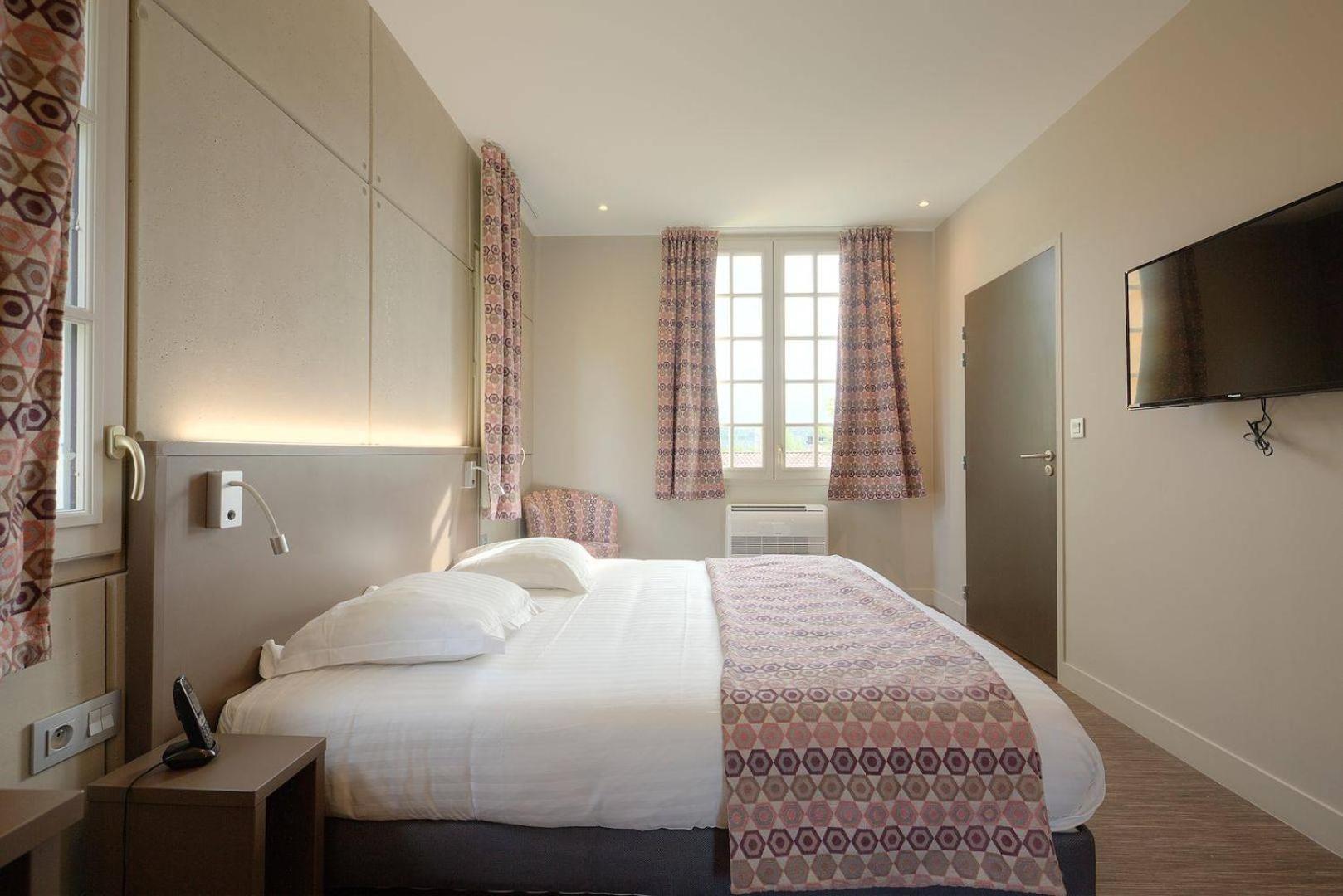 Contemporary Premium Triple Room - Photo 3